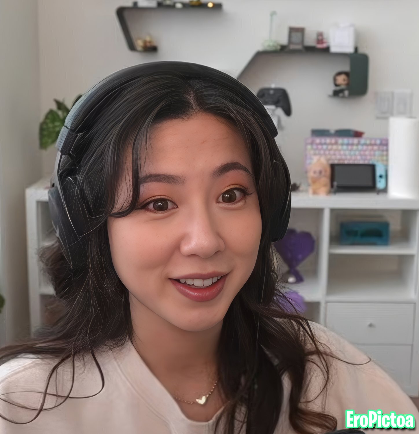 Fuslie [12] photo featuring long hair - Part 100