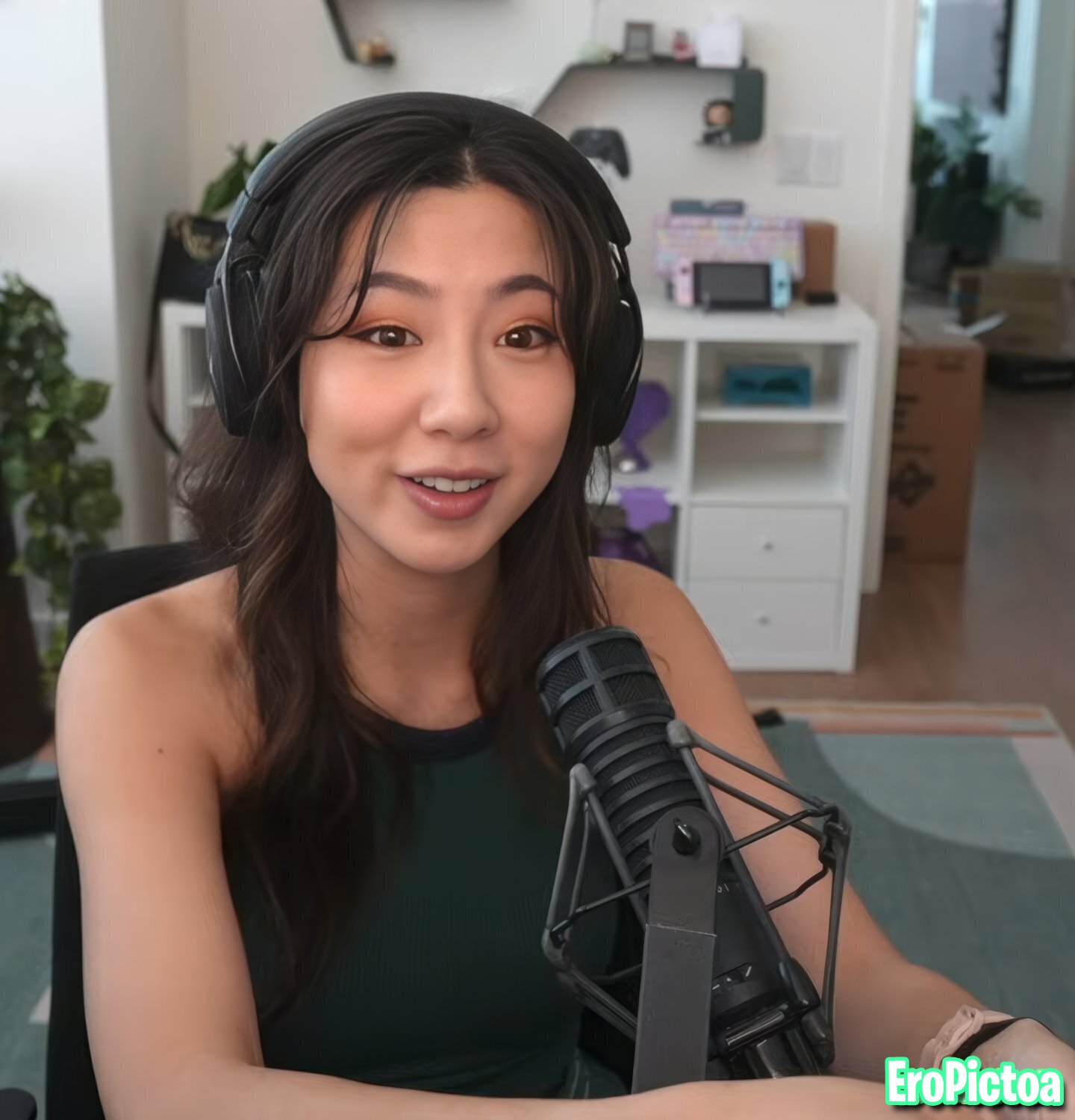 Fuslie [12] photo featuring streamer - Part 24
