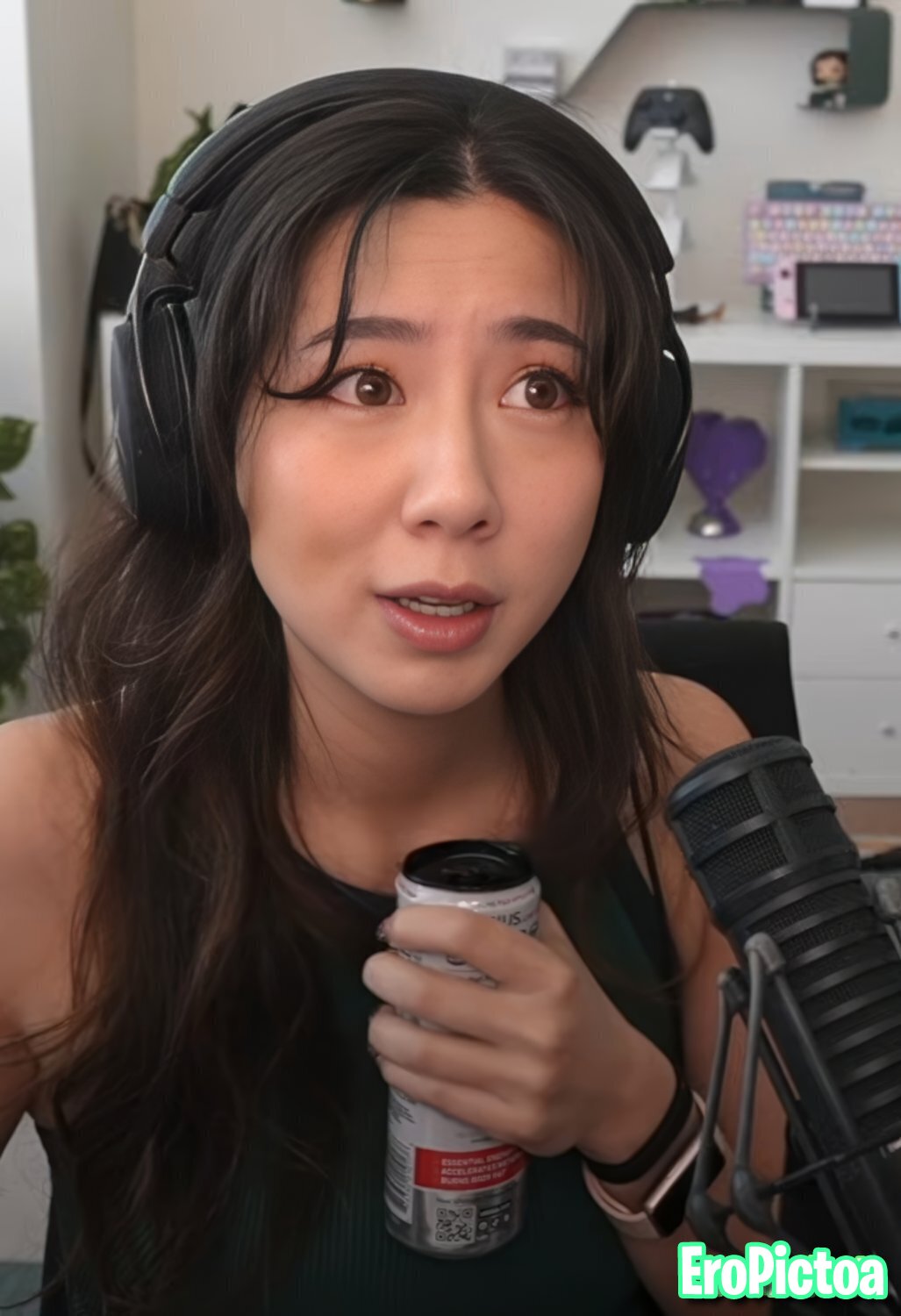 Fuslie [12] photo featuring long hair - Part 30
