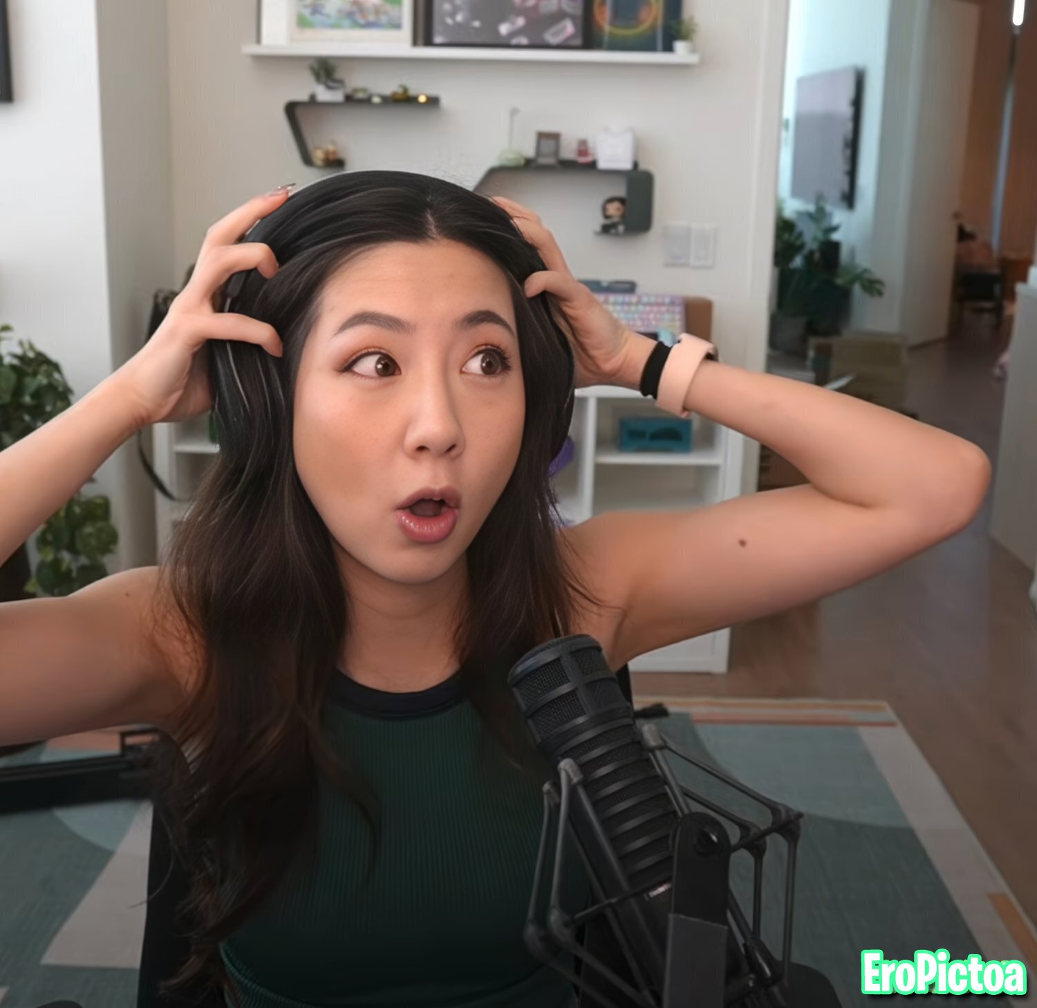 Fuslie [12] photo featuring influencer - Part 37