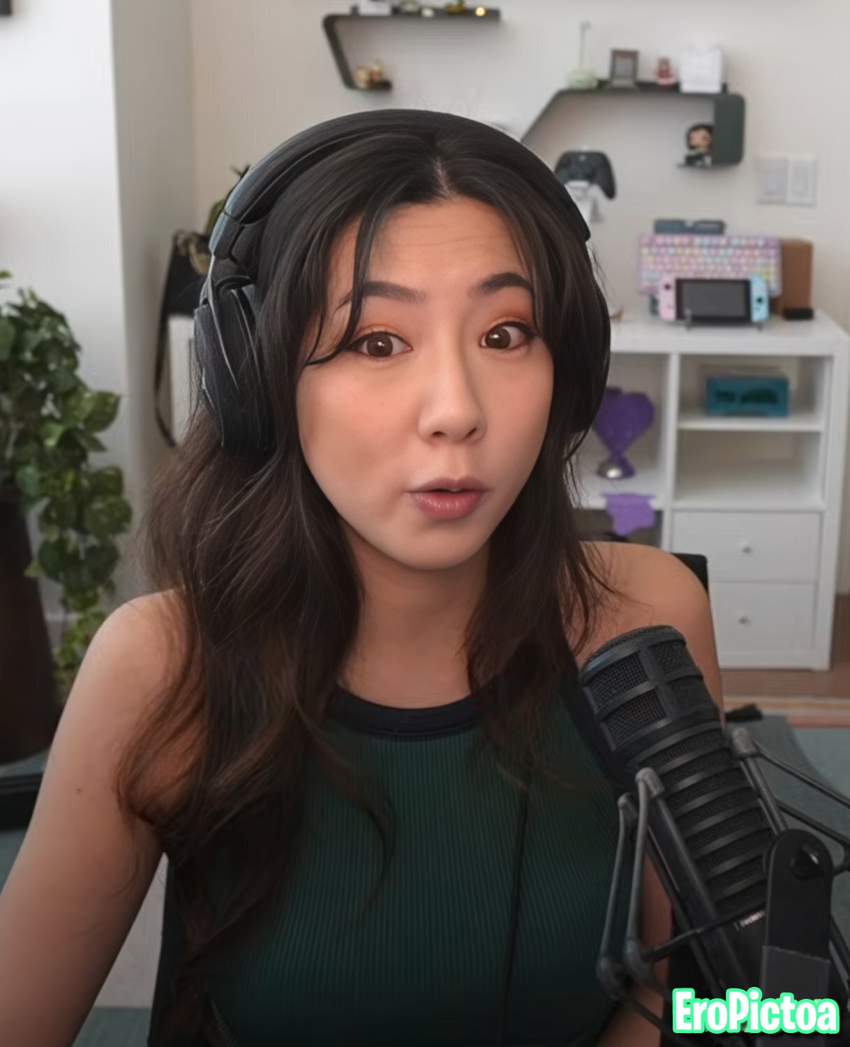 Fuslie [12] photo featuring streamer - Part 38