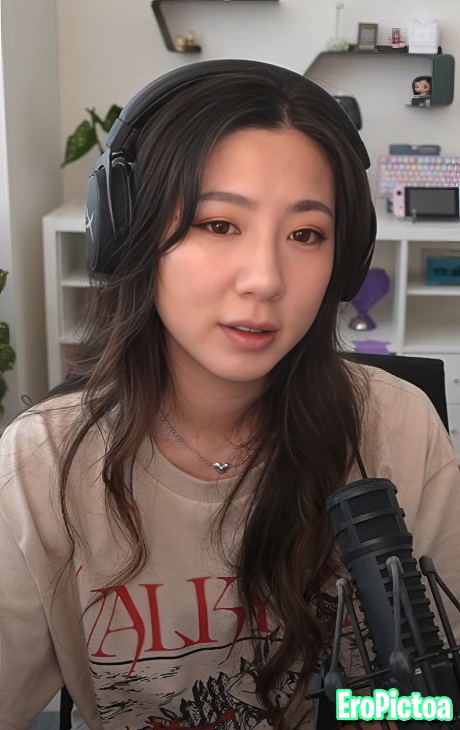 Fuslie [12] photo featuring brunette - Part 43