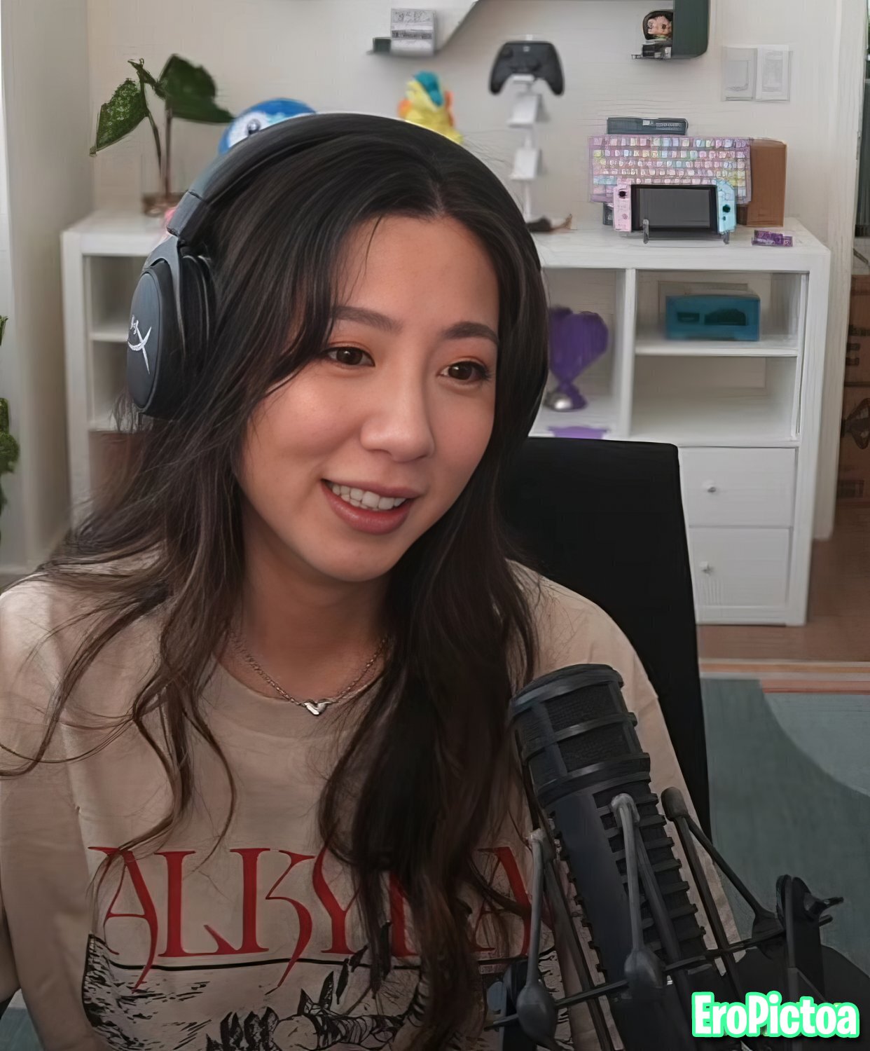 Fuslie [12] photo featuring perky - Part 49
