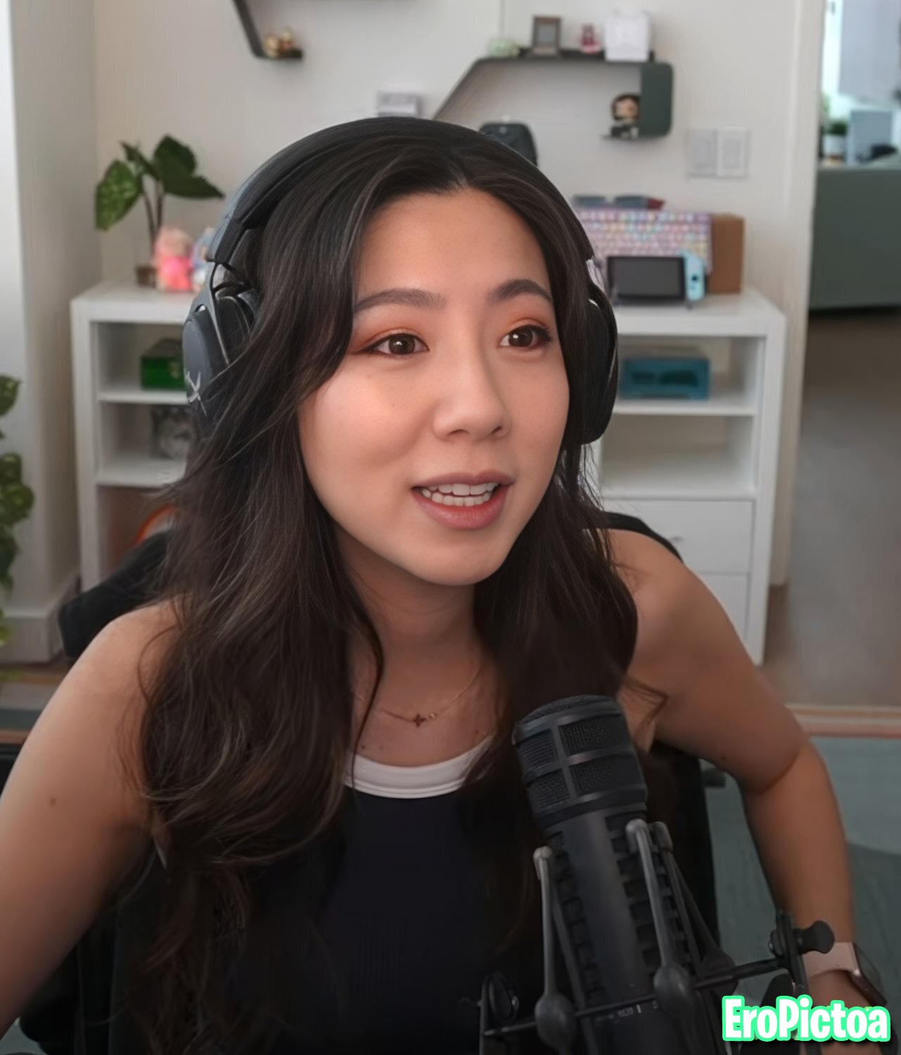 Fuslie [12] photo featuring influencer - Part 65