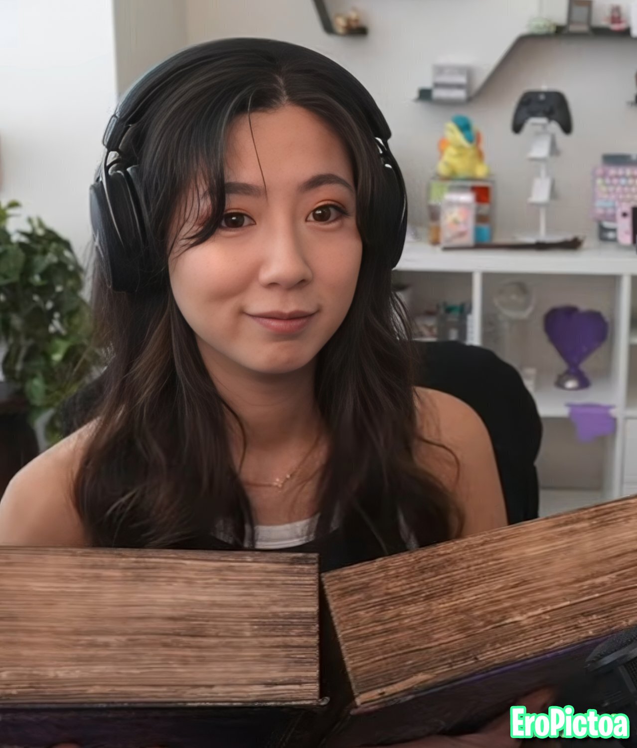 Fuslie [12] photo featuring twitch - Part 67