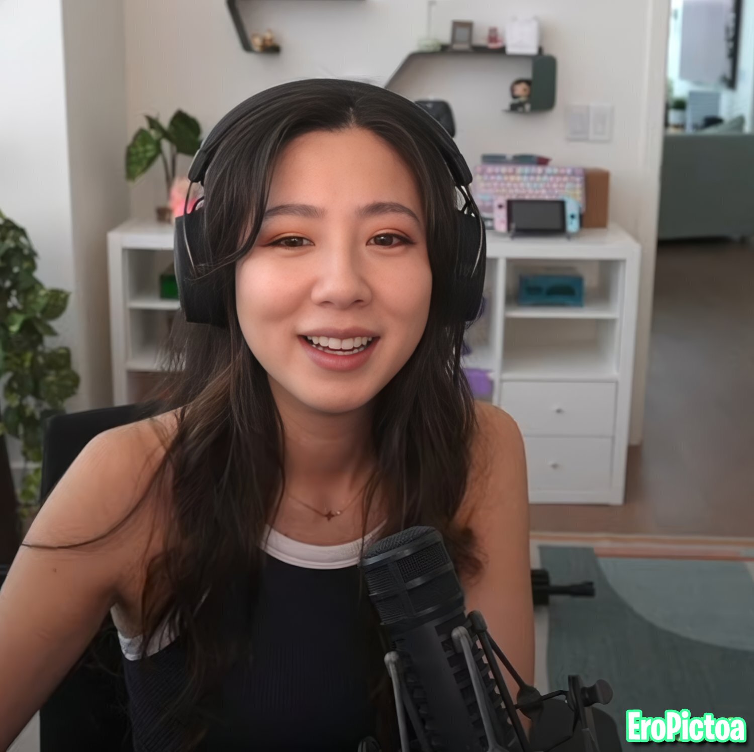 Fuslie [12] photo featuring twitch streamer - Part 68