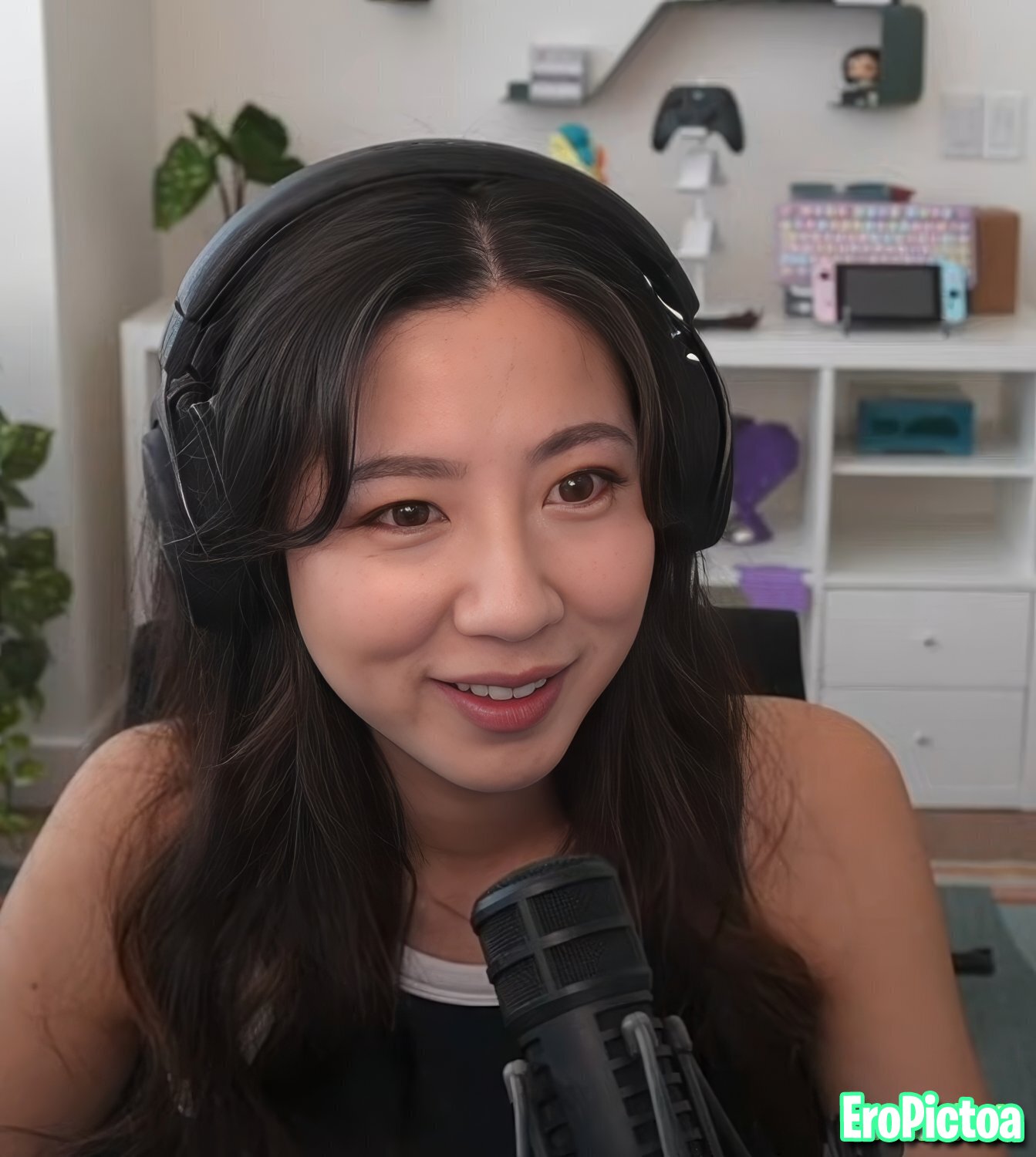Fuslie [12] photo featuring brunette - Part 71