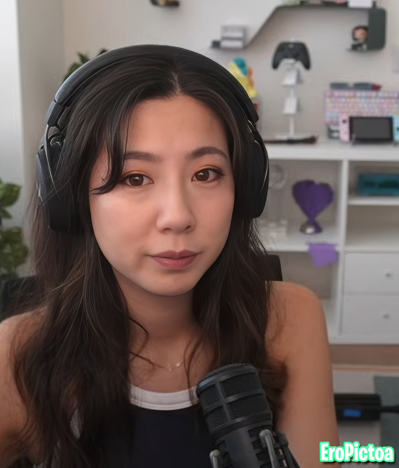 Fuslie [12] photo featuring long hair - Part 72
