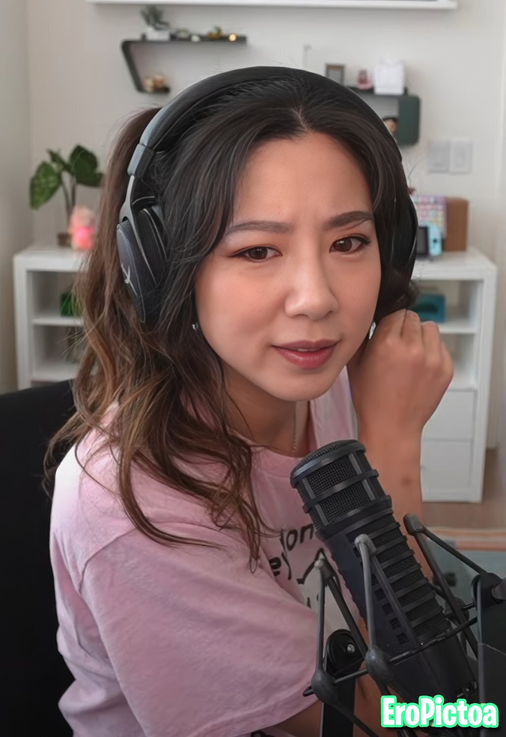 Fuslie [12] photo featuring influencer - Part 79
