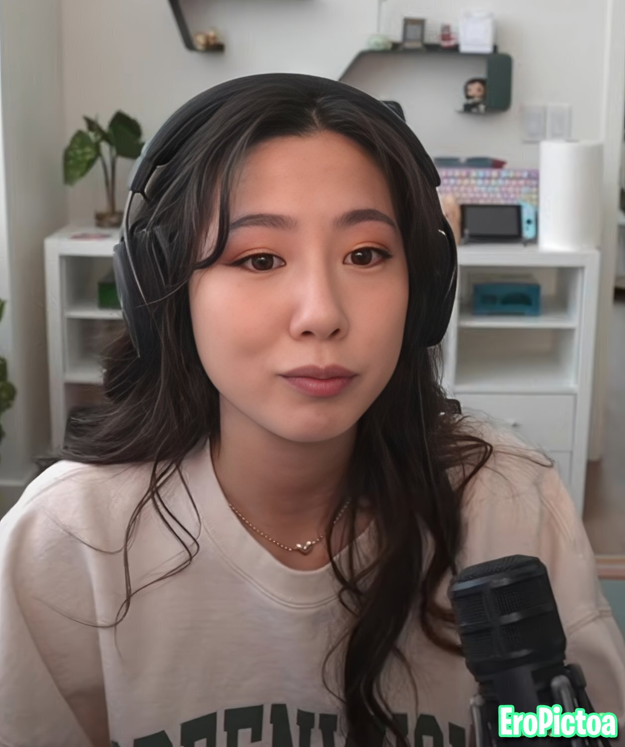 Fuslie [12] photo featuring influencer - Part 93
