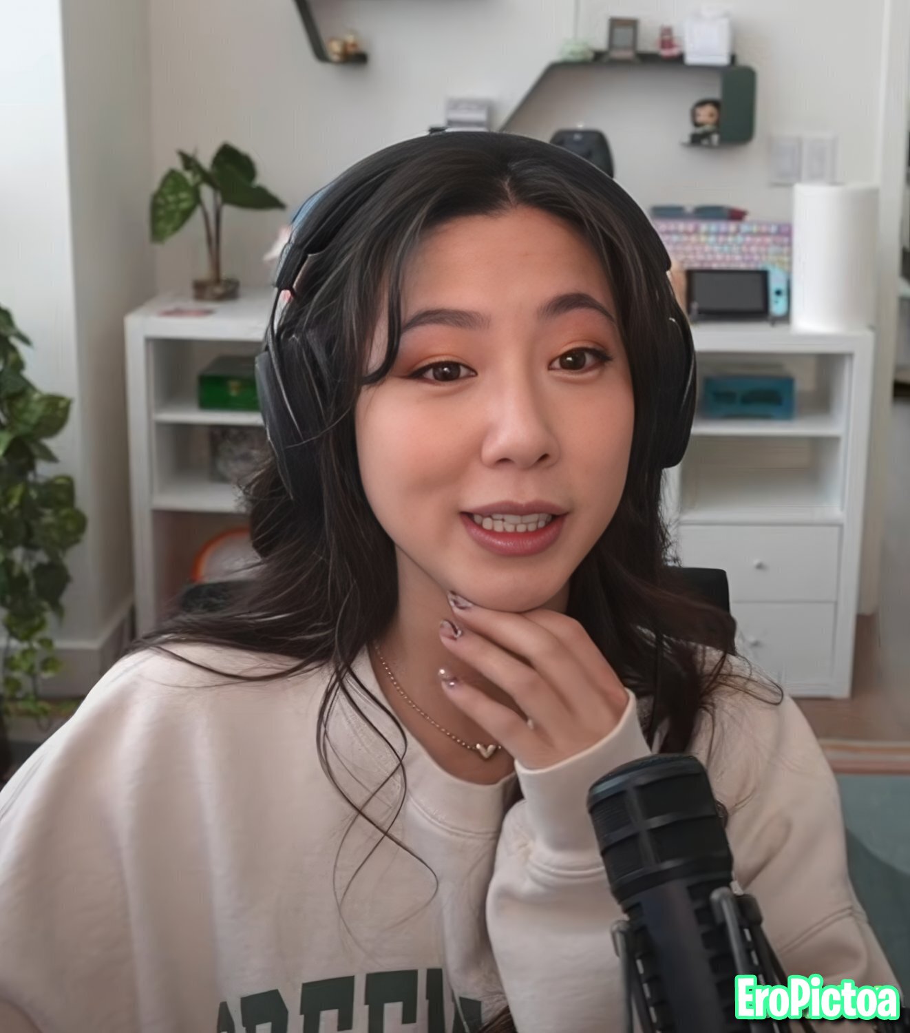 Fuslie [12] photo featuring twitch - Part 95