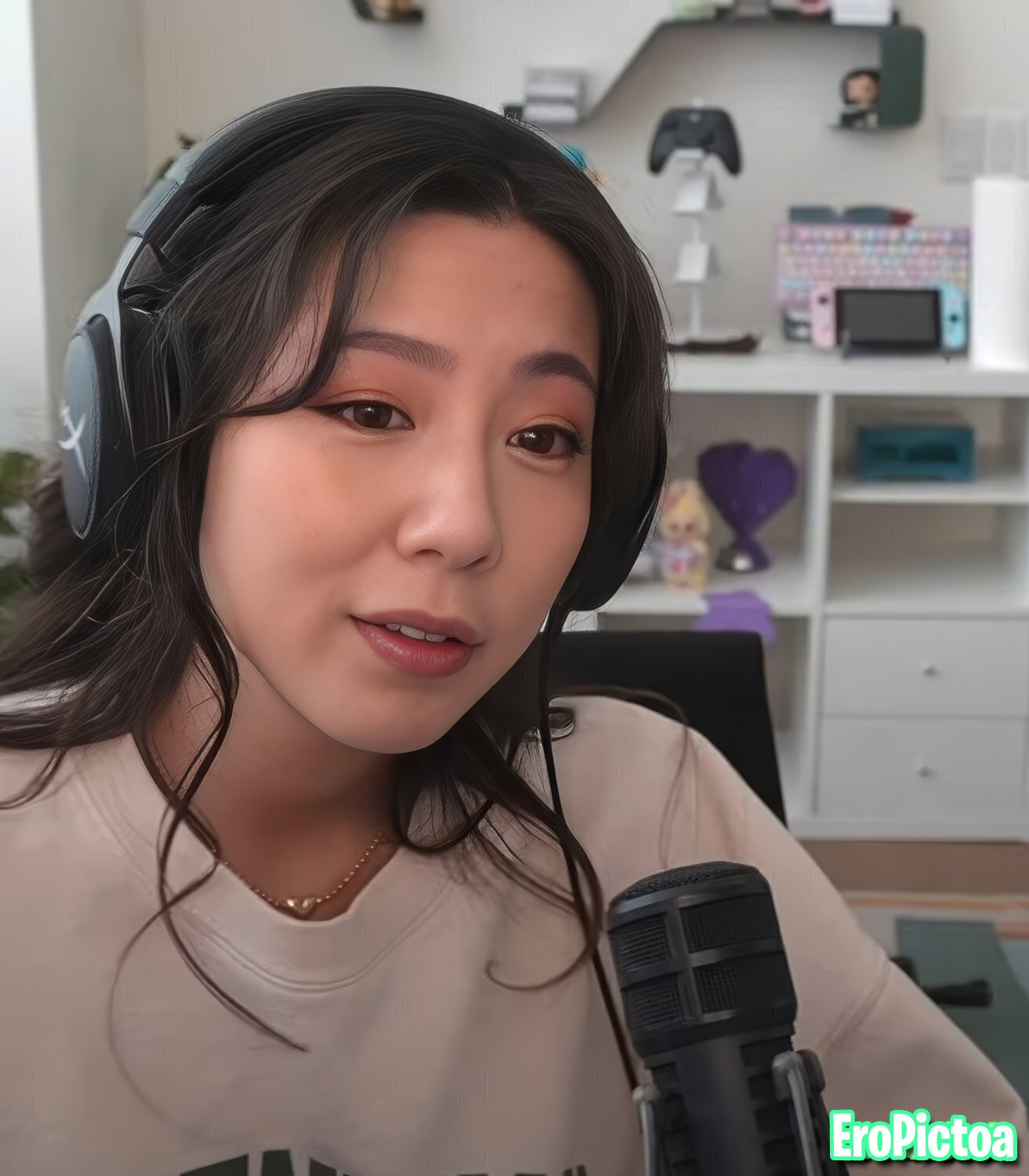 Fuslie [12] photo featuring brunette - Part 99