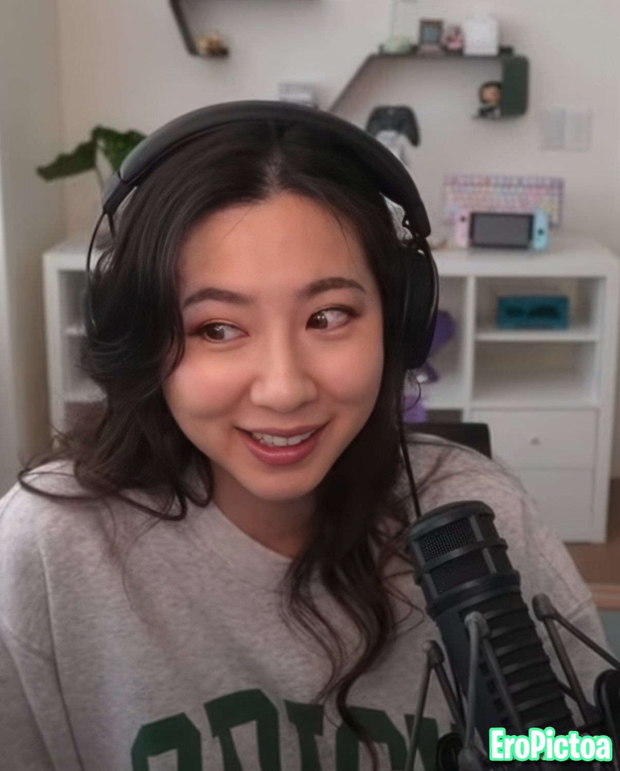 Fuslie [9] photo featuring long hair - Part 45