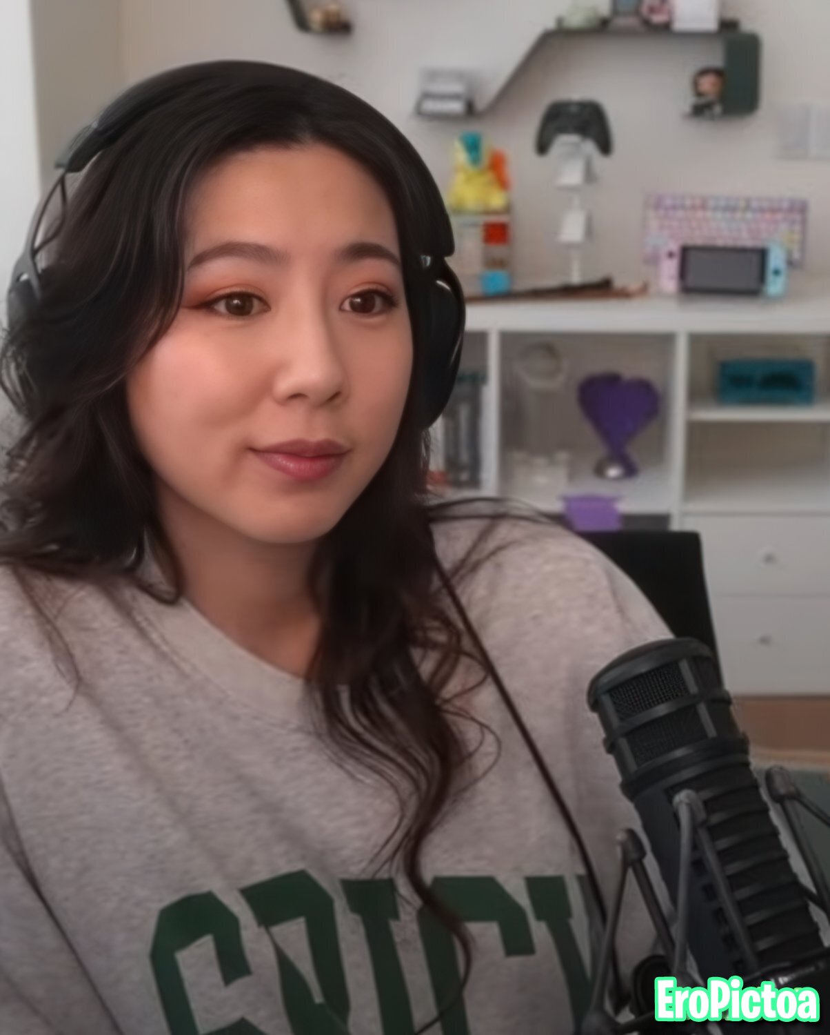 Fuslie [9] photo featuring streamer - Part 47