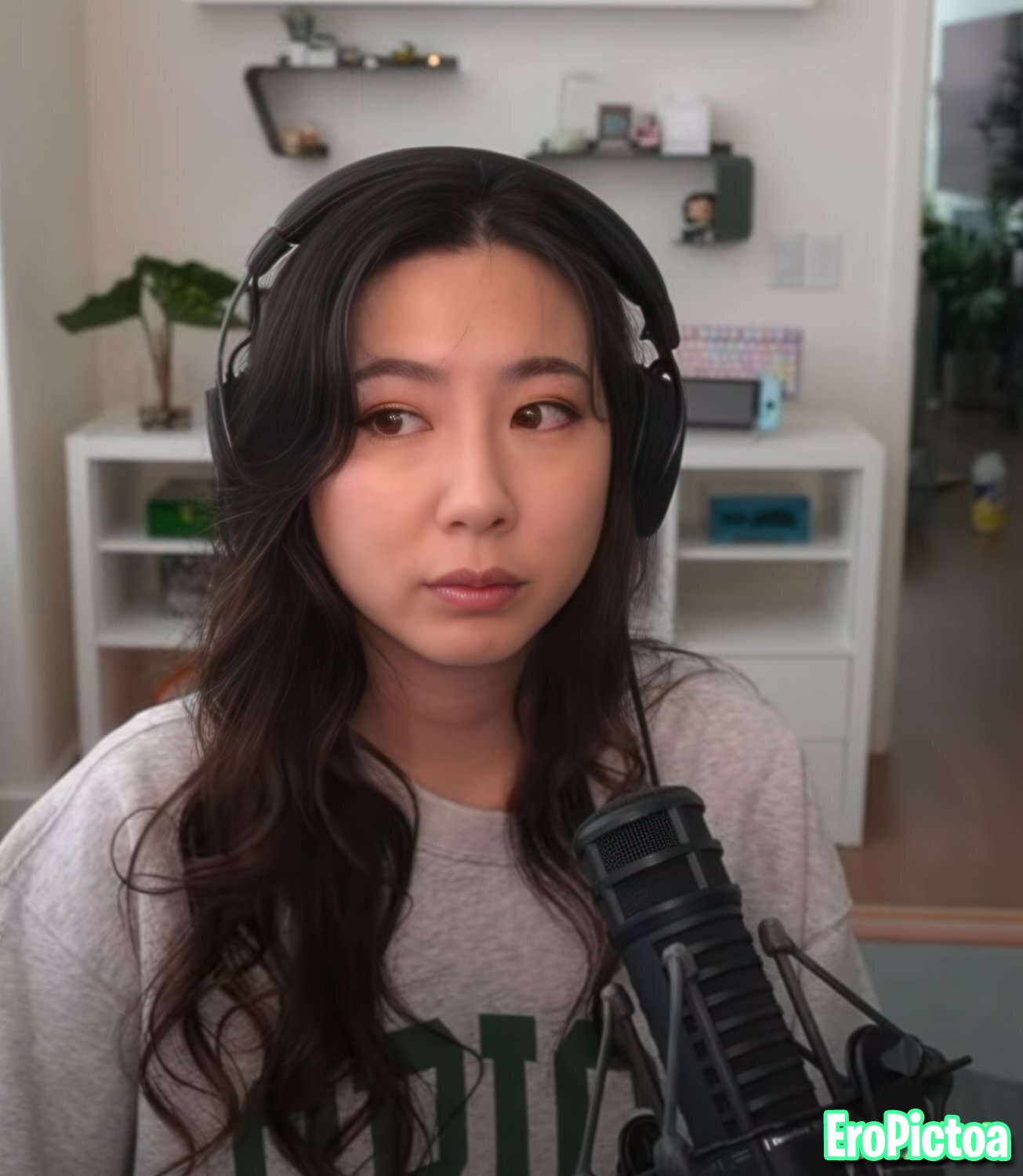 Fuslie [9] photo featuring long hair - Part 64