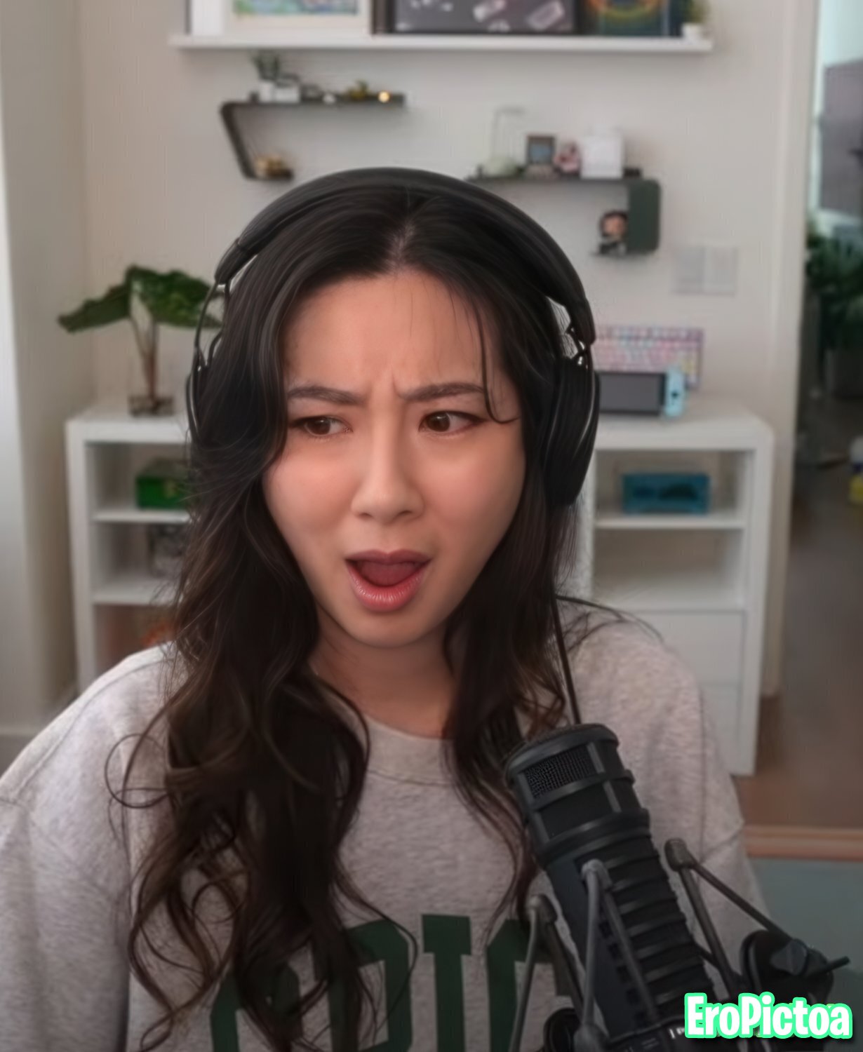 Fuslie [9] photo featuring influencer - Part 65