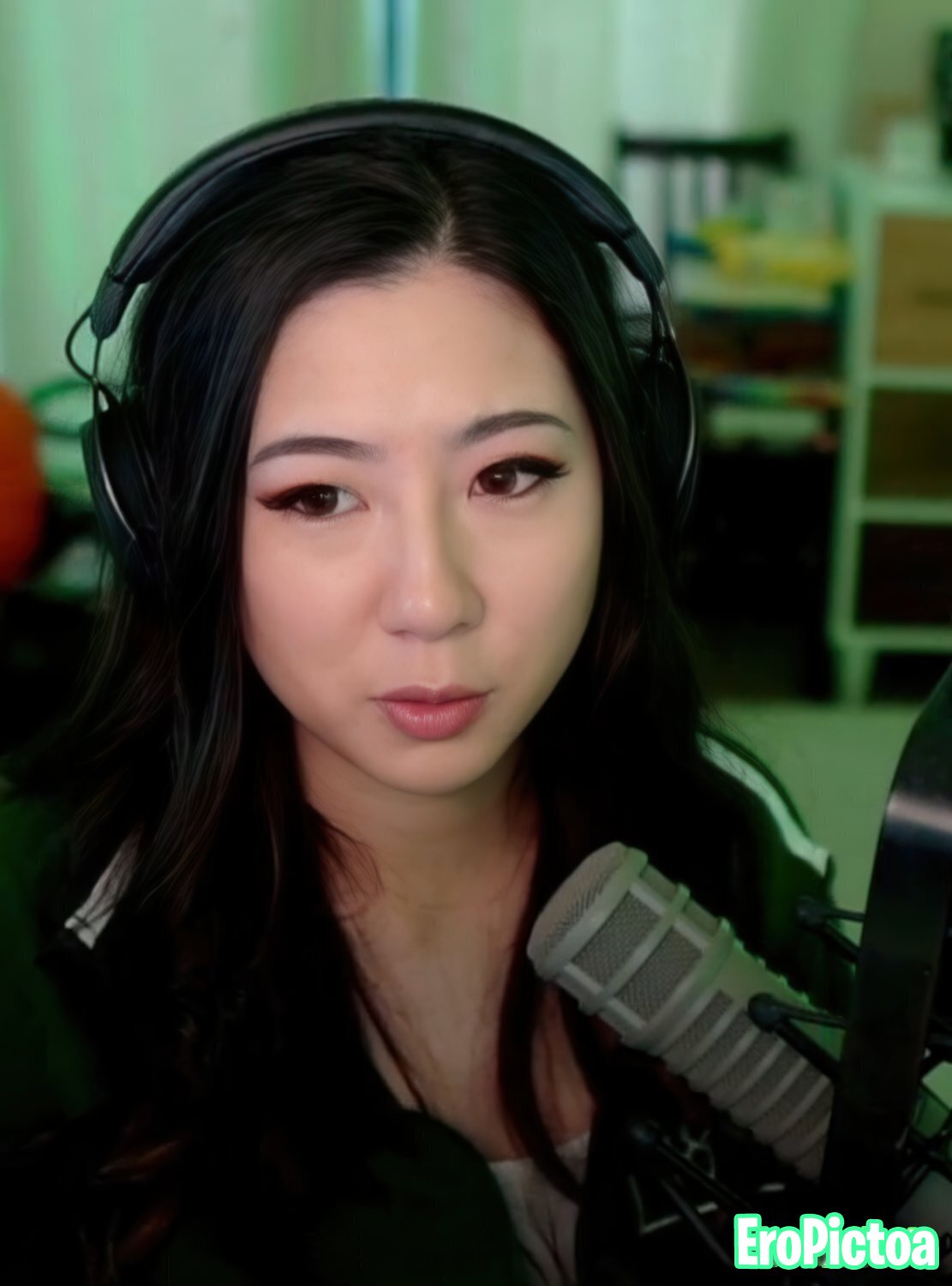Fuslie [9] photo featuring streamer - Part 66