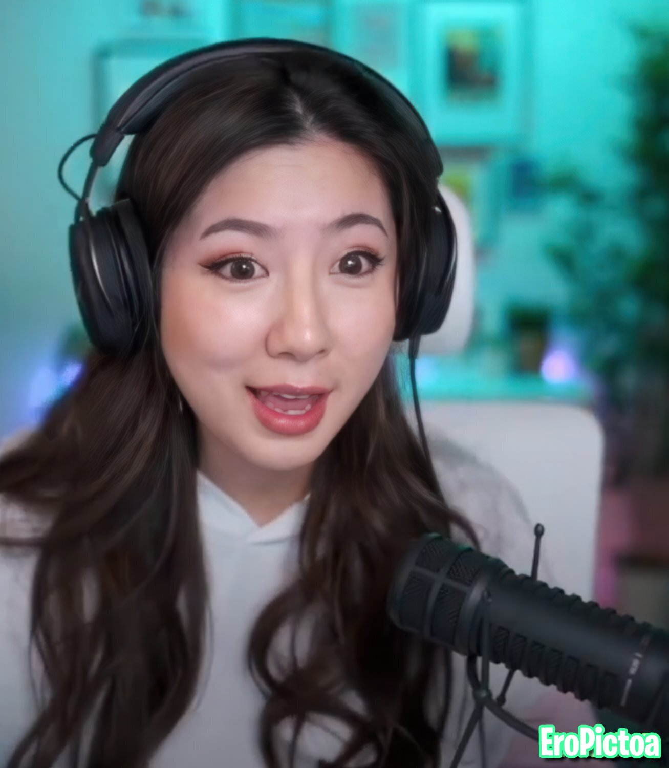 Fuslie [9] photo featuring long hair - Part 83