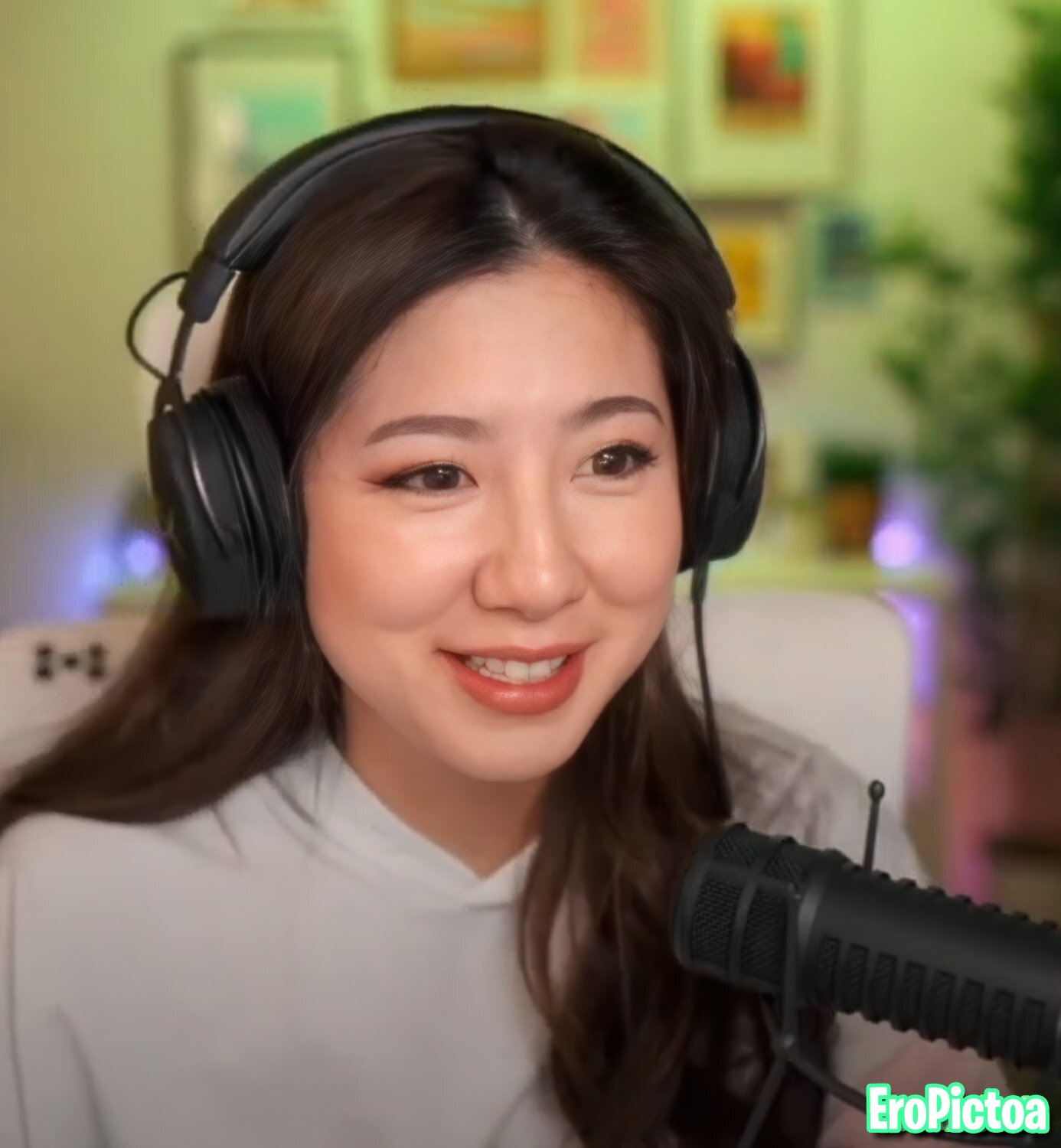 Fuslie [9] photo featuring streamer - Part 85