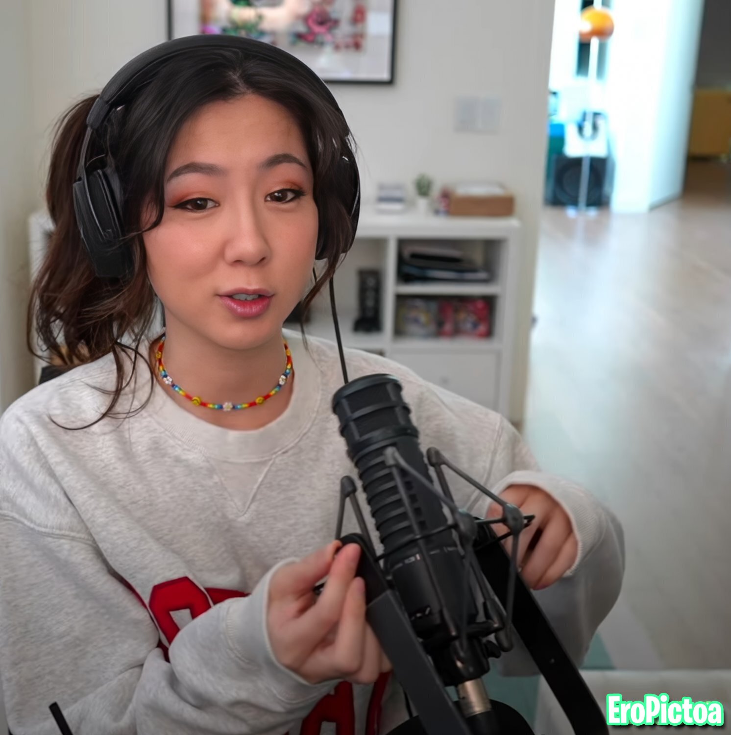 Fuslie [4] photo featuring long hair - Part 6