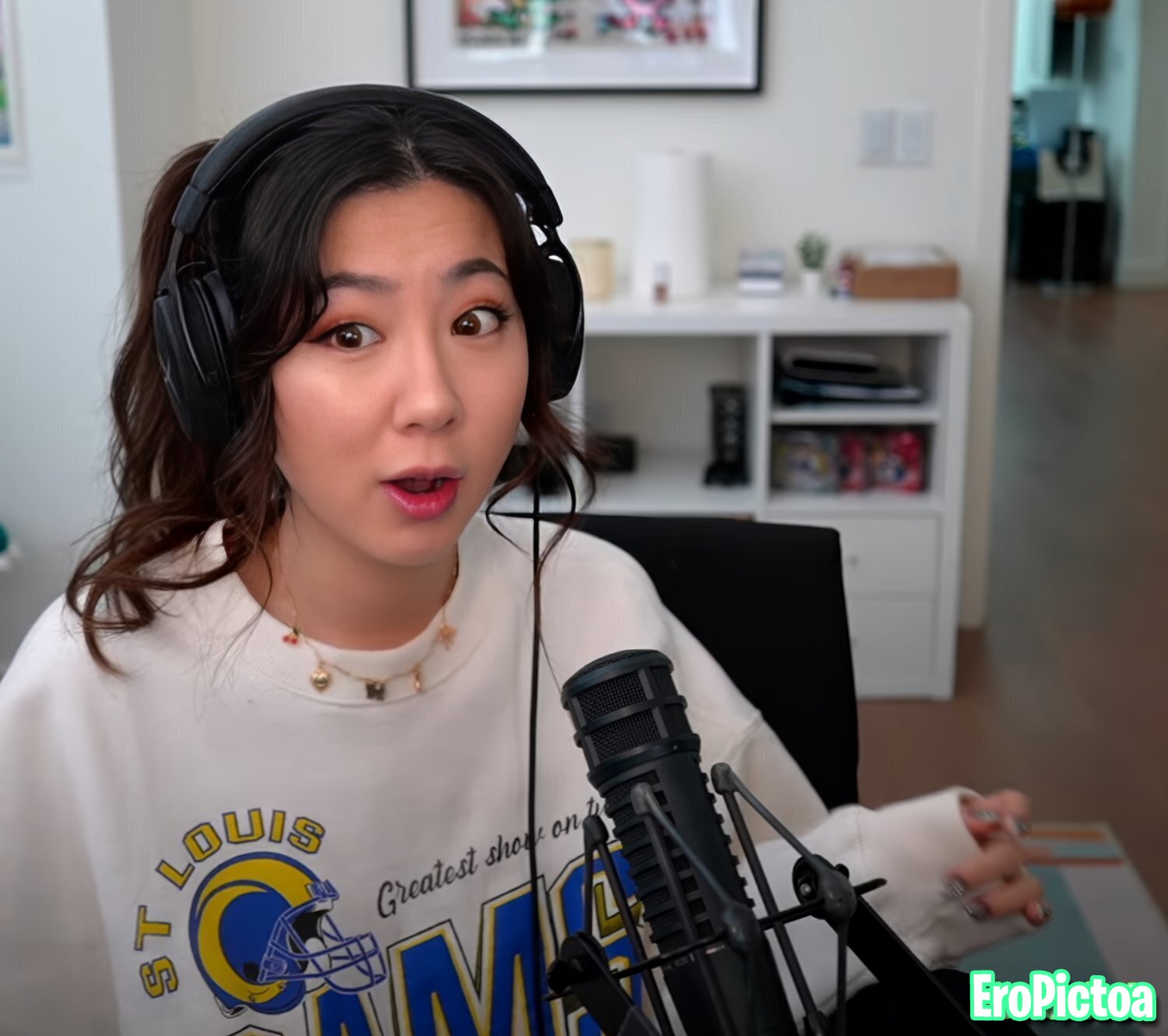 Fuslie [4] photo featuring long hair - Part 36