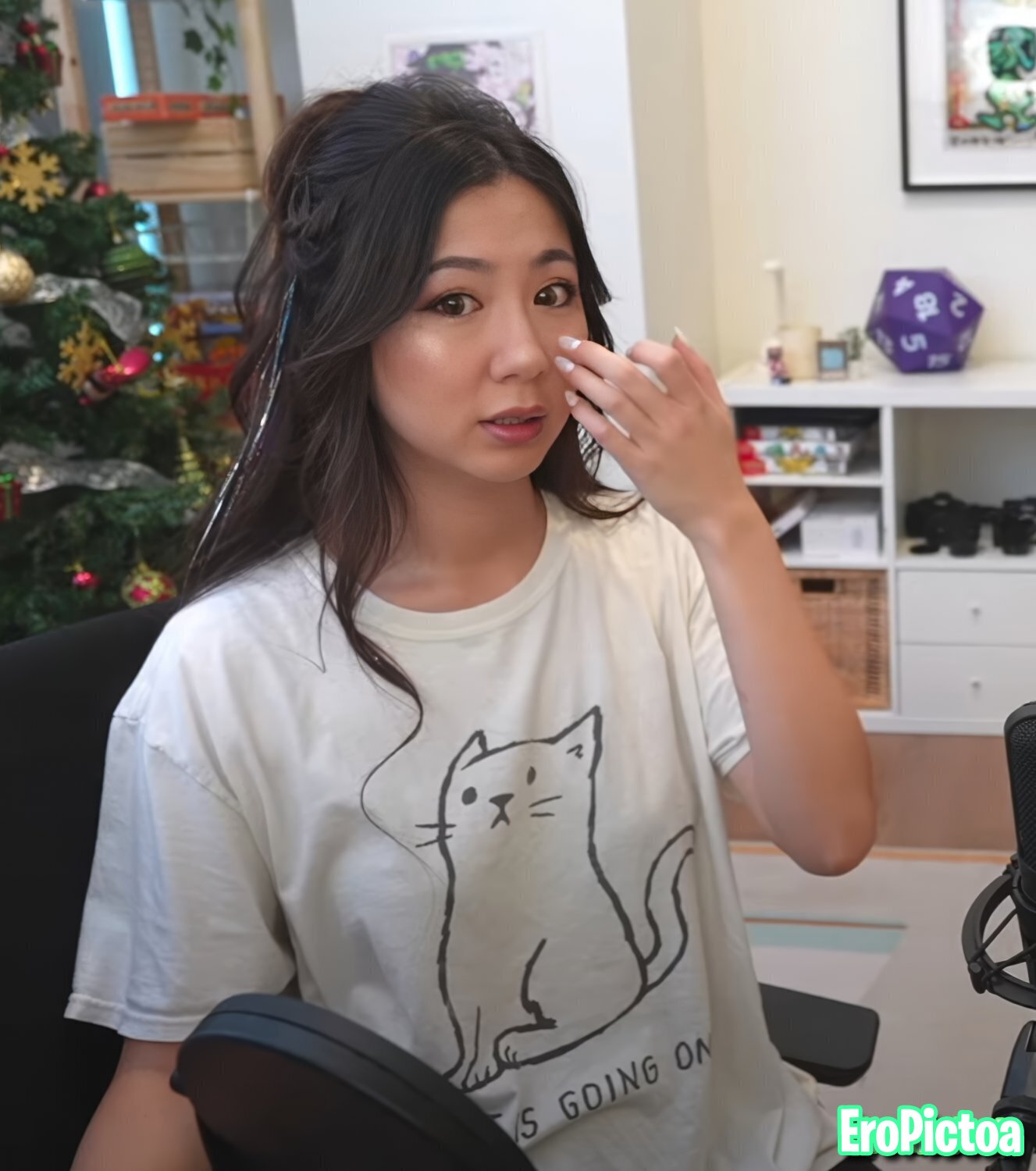 Fuslie [4] photo featuring influencer - Part 52