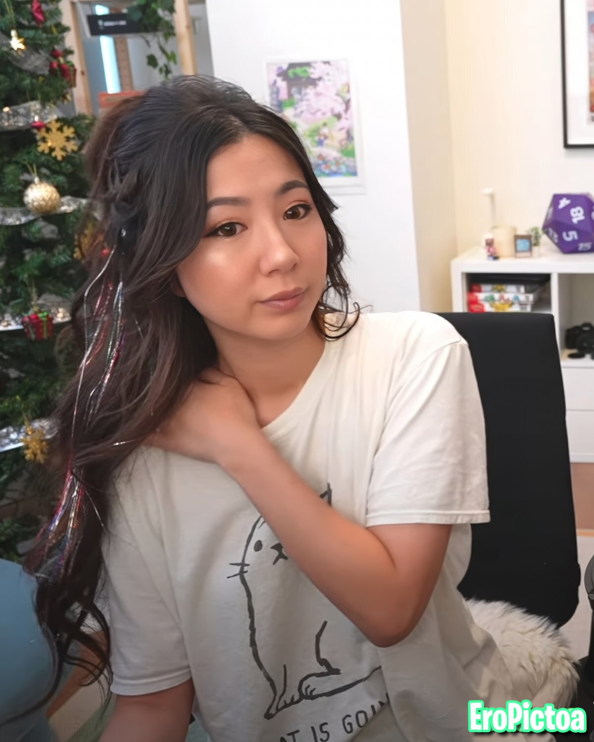 Fuslie [4] photo featuring streamer - Part 53