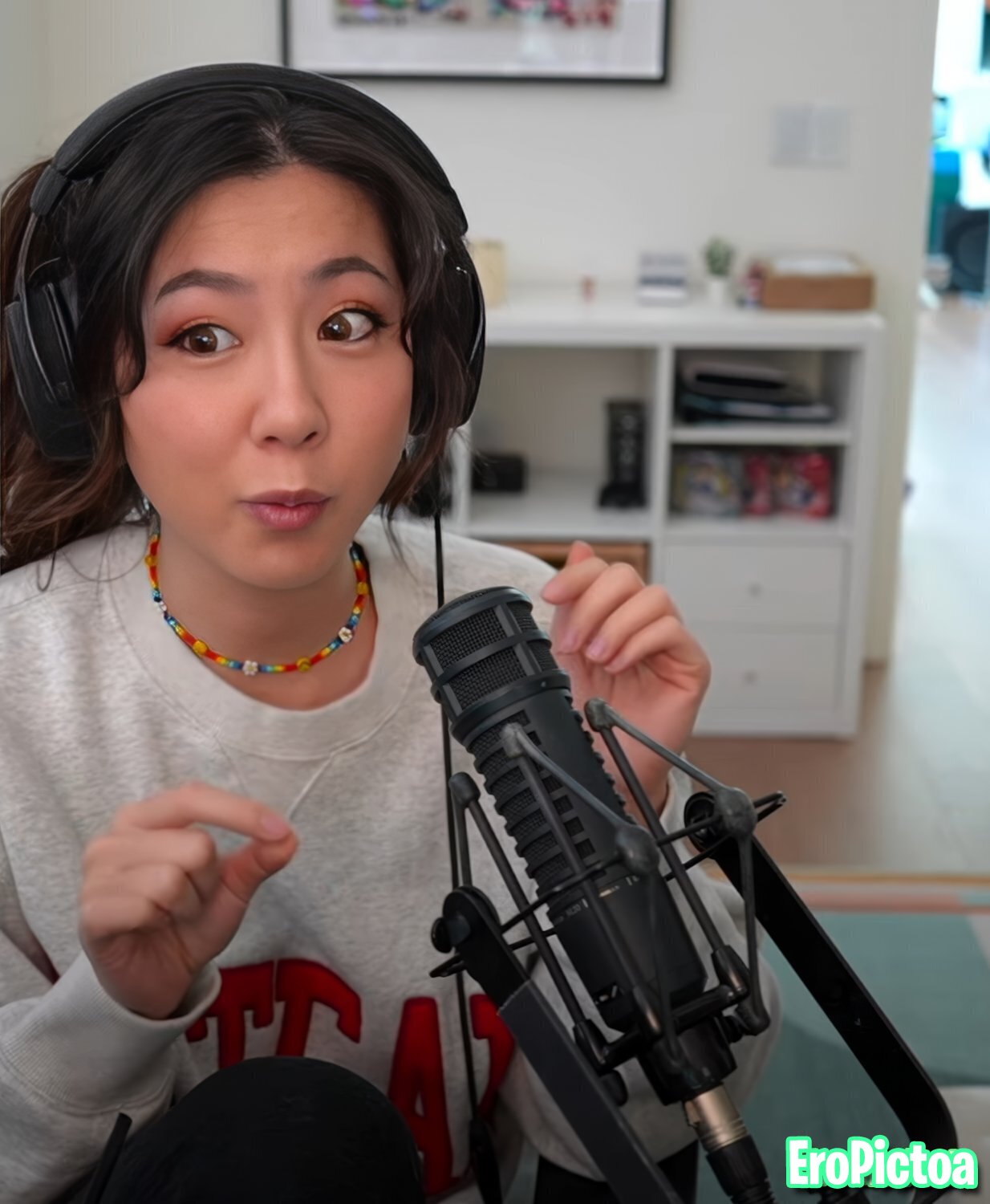Fuslie [4] photo featuring twitch streamer - Part 9