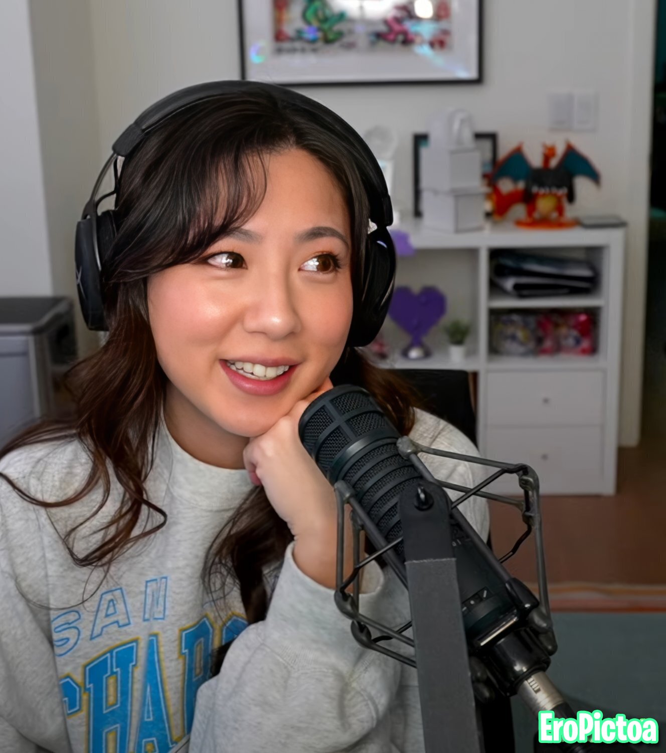Fuslie [4] photo featuring long hair - Part 96