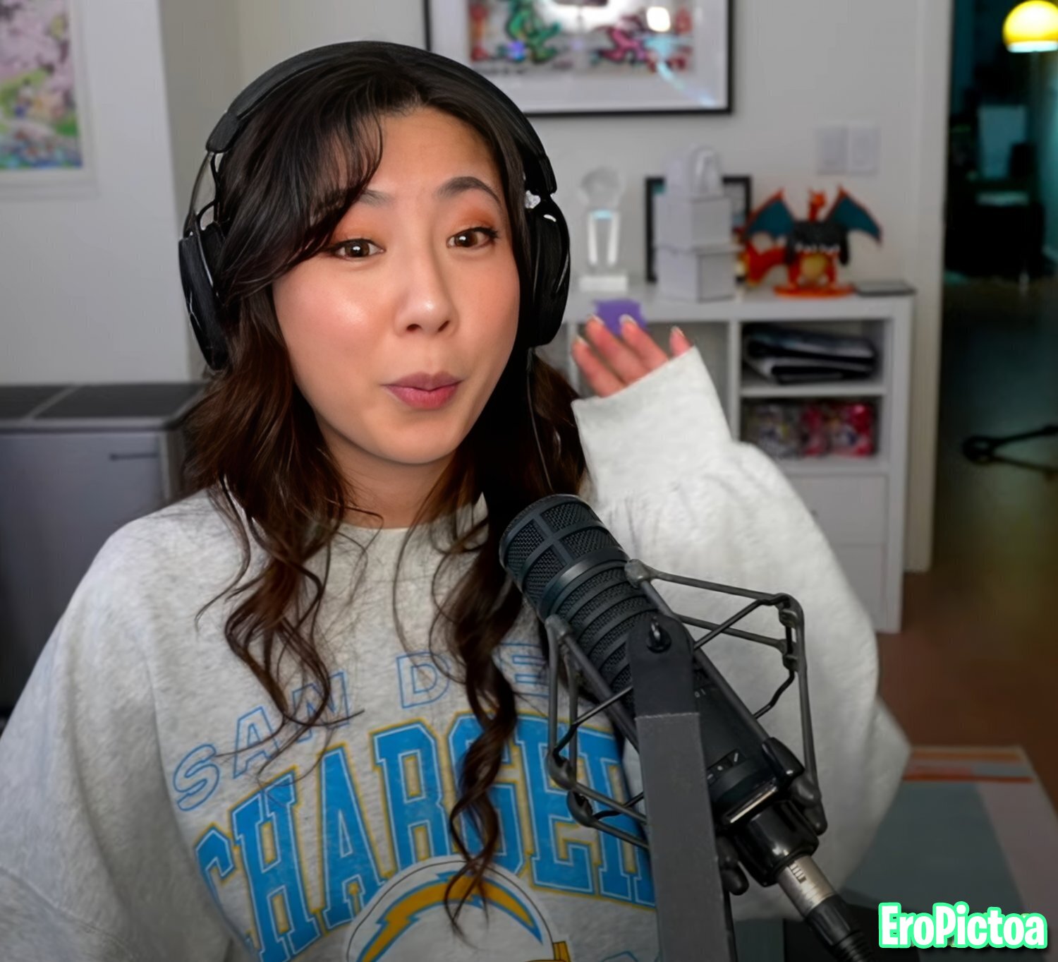 Fuslie [4] photo featuring twitch streamer - Part 99