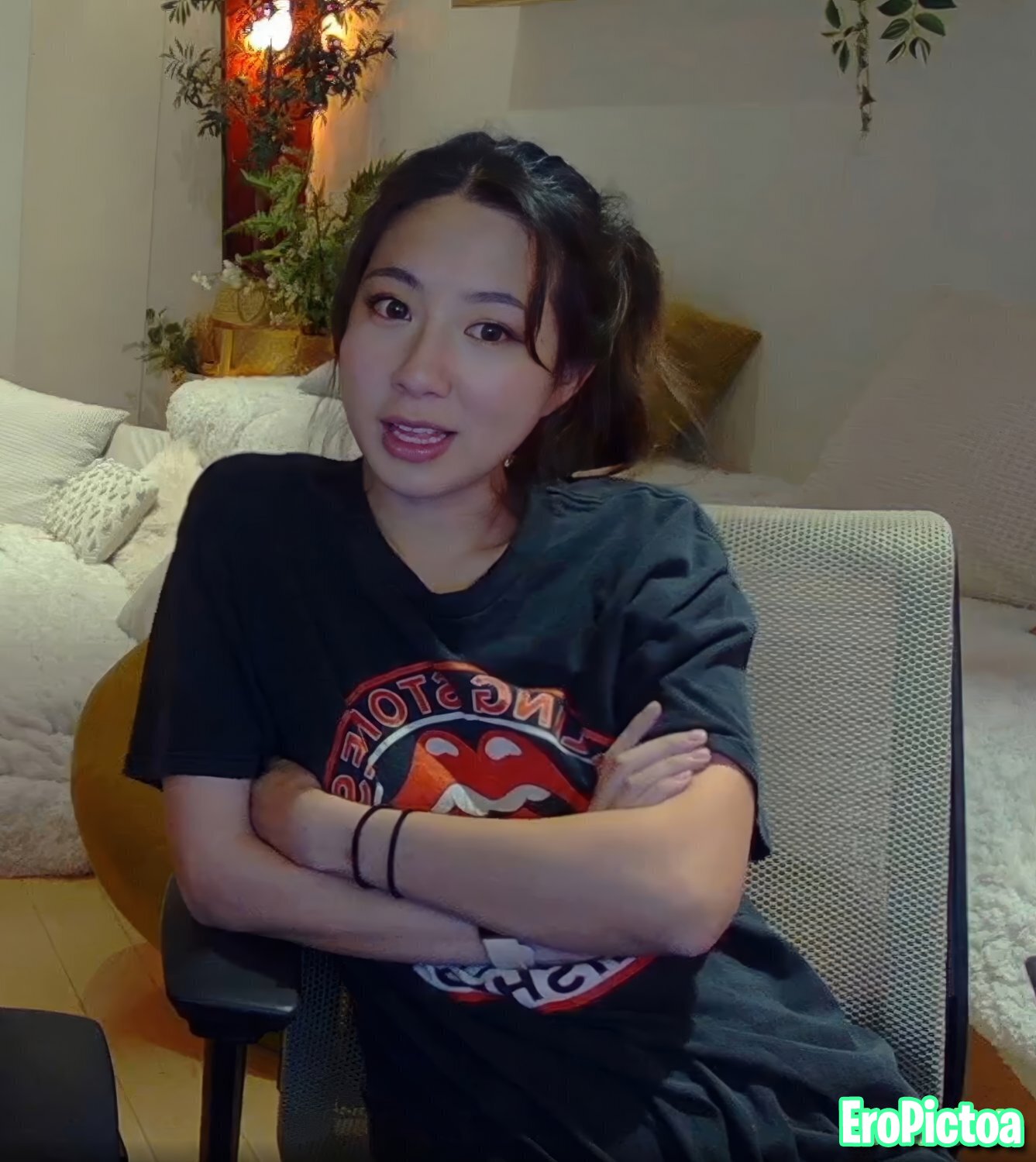 Fuslie [13] photo featuring twitch streamer