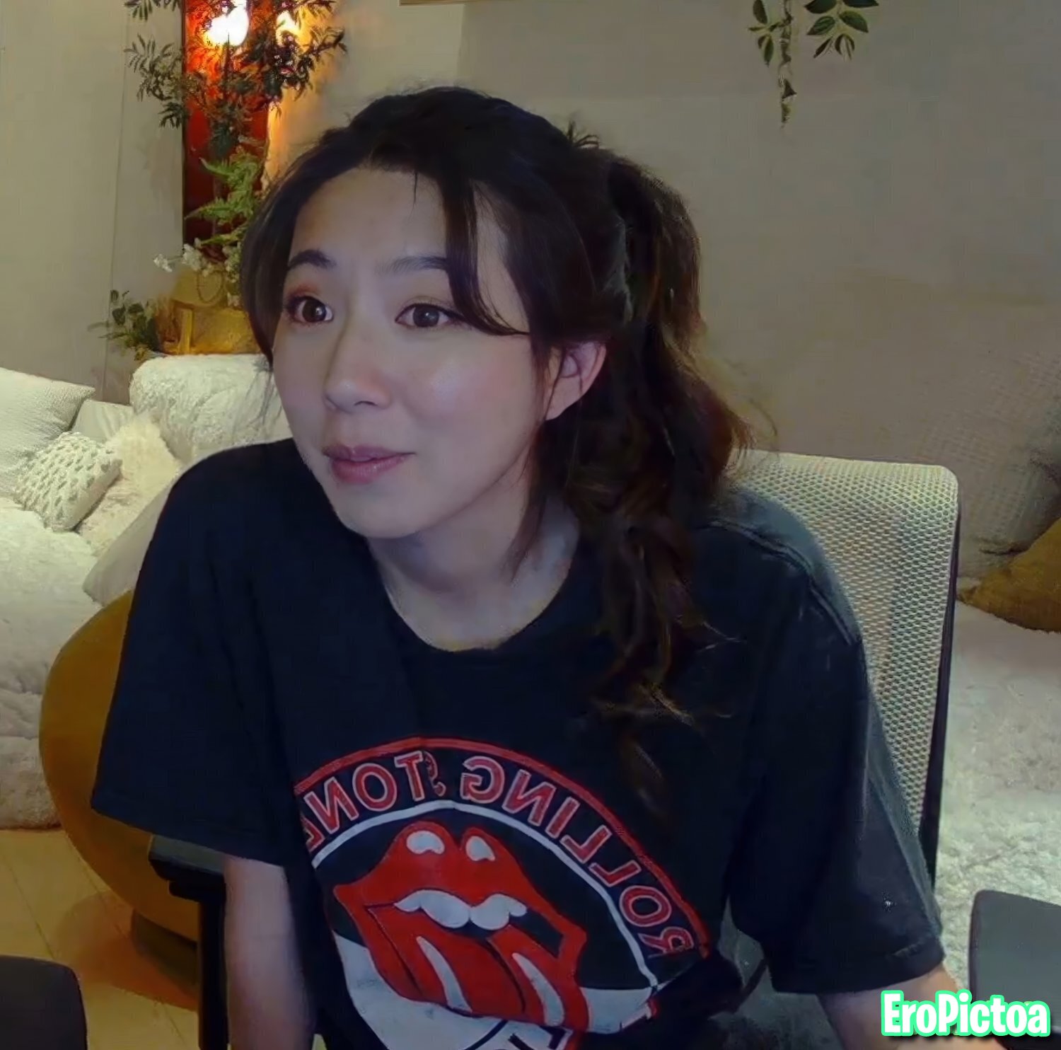 Fuslie [13] photo featuring youtuber