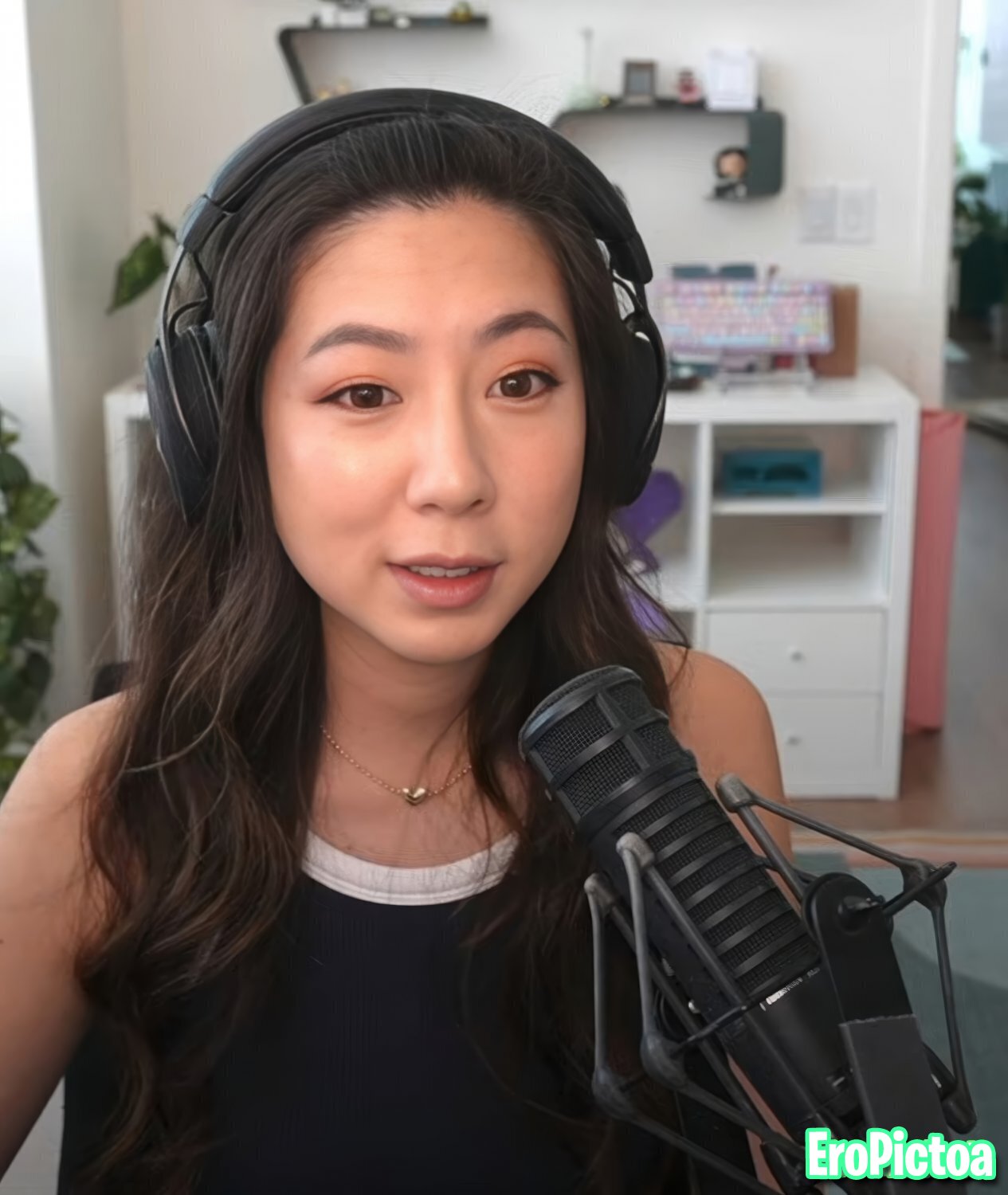 Fuslie [13] photo featuring asian