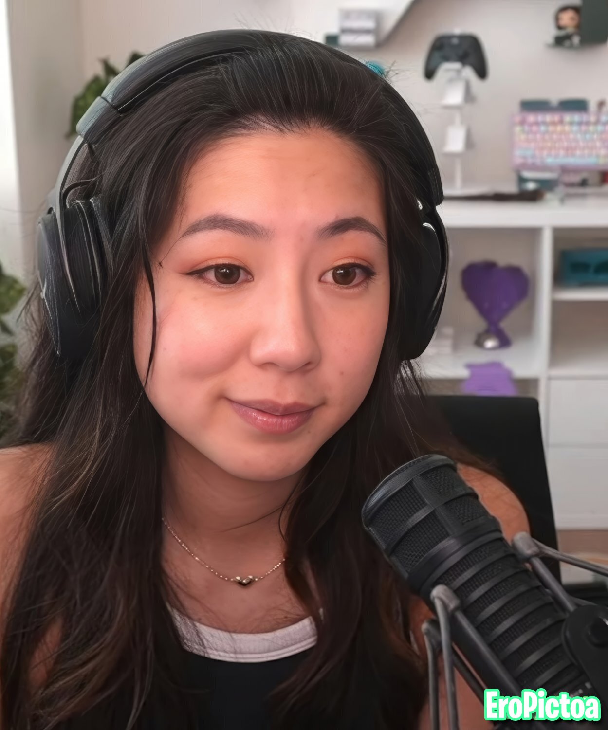 Fuslie [13] photo featuring perky