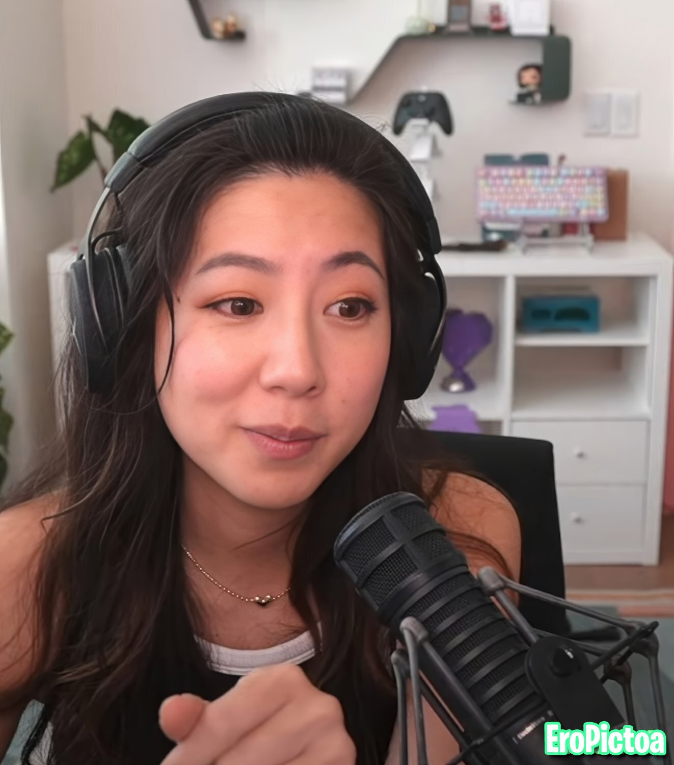 Fuslie [13] photo featuring long hair