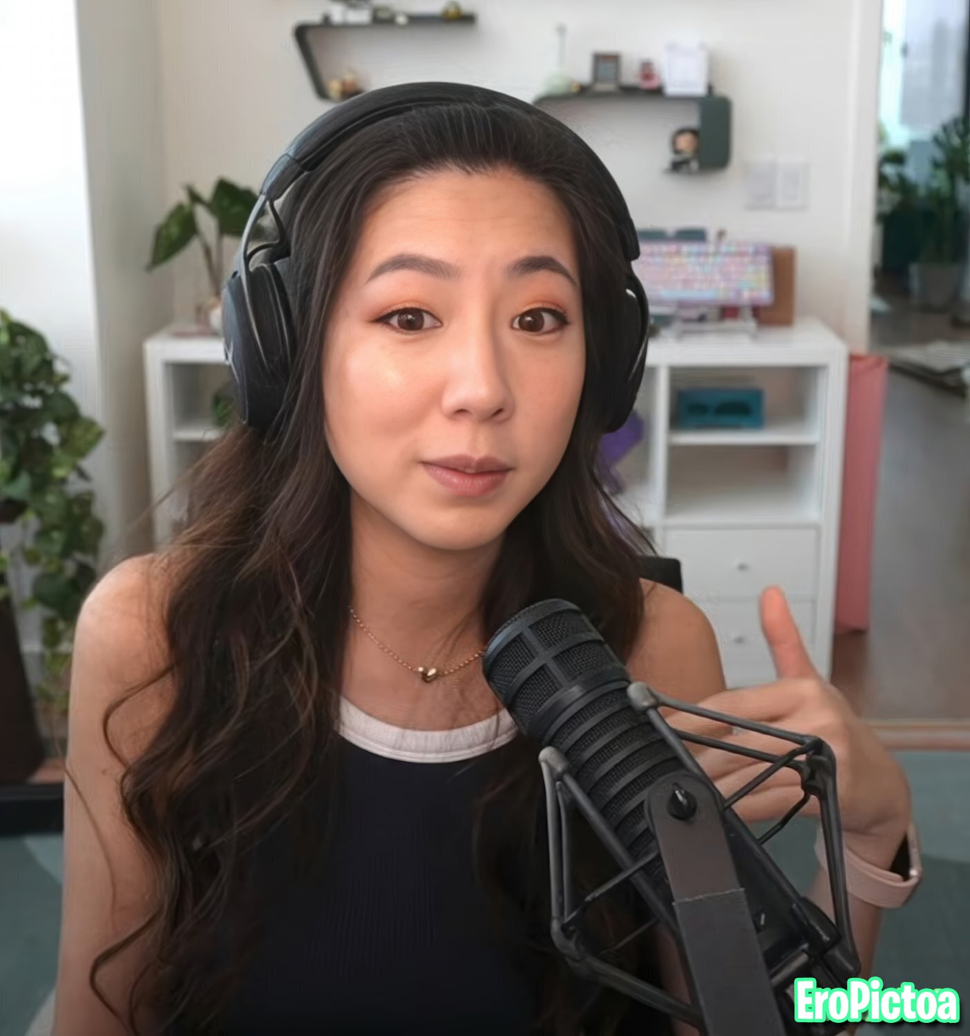 Fuslie [13] photo featuring chinese