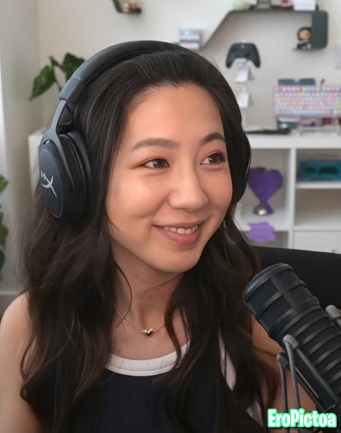 Fuslie [13] photo featuring asian