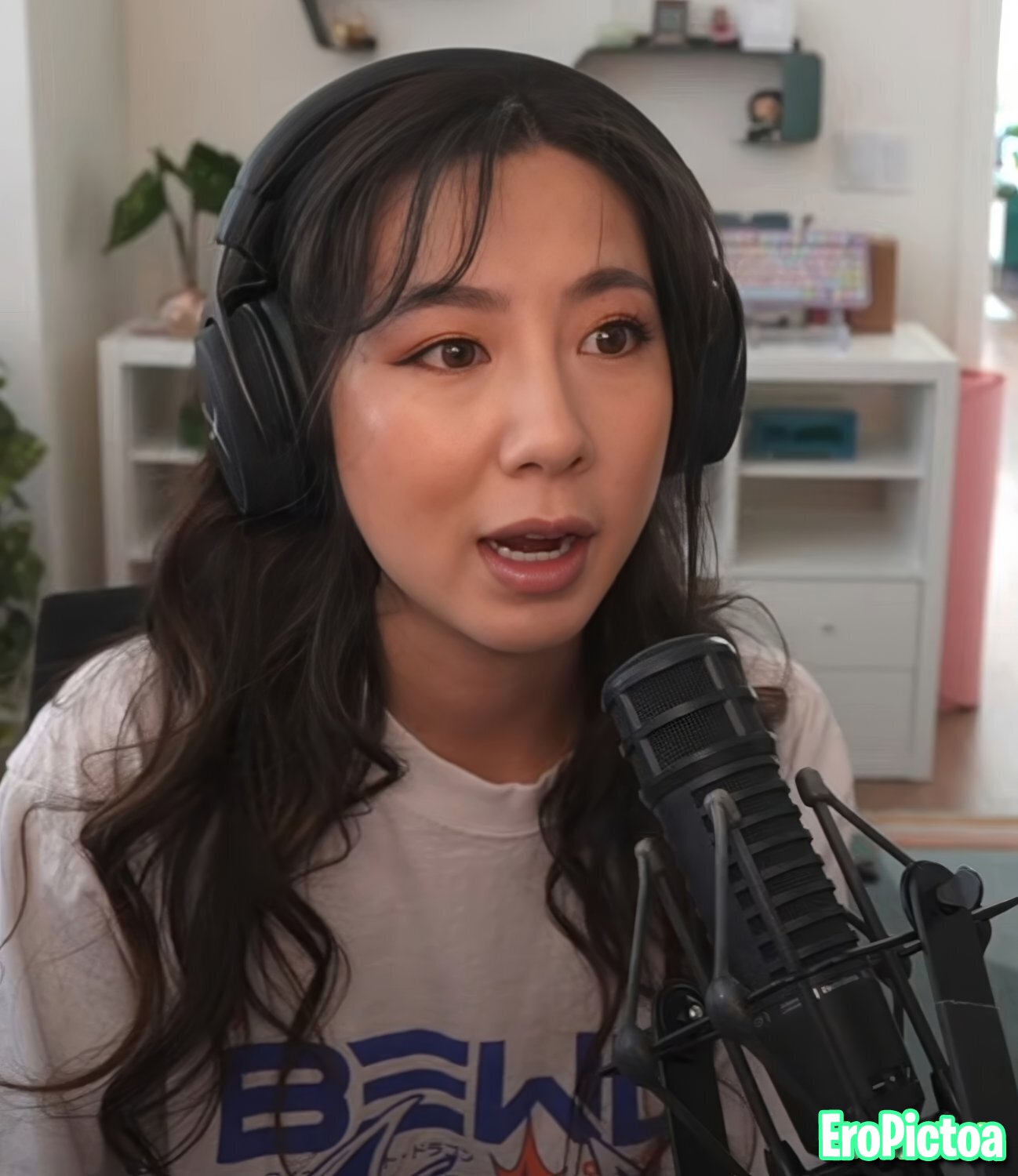 Fuslie [13] photo featuring chinese