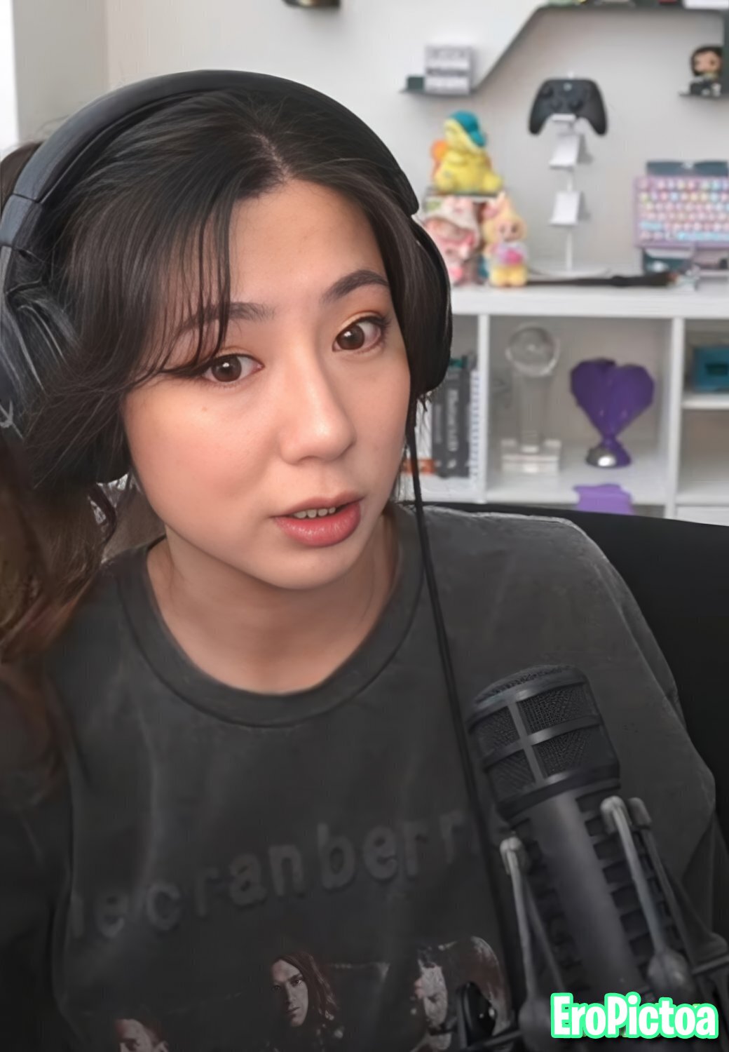 Fuslie [13] photo featuring petite