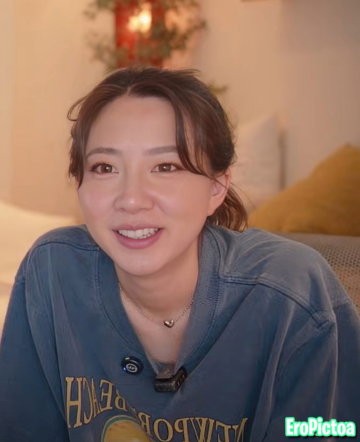 Fuslie [13] photo featuring long hair