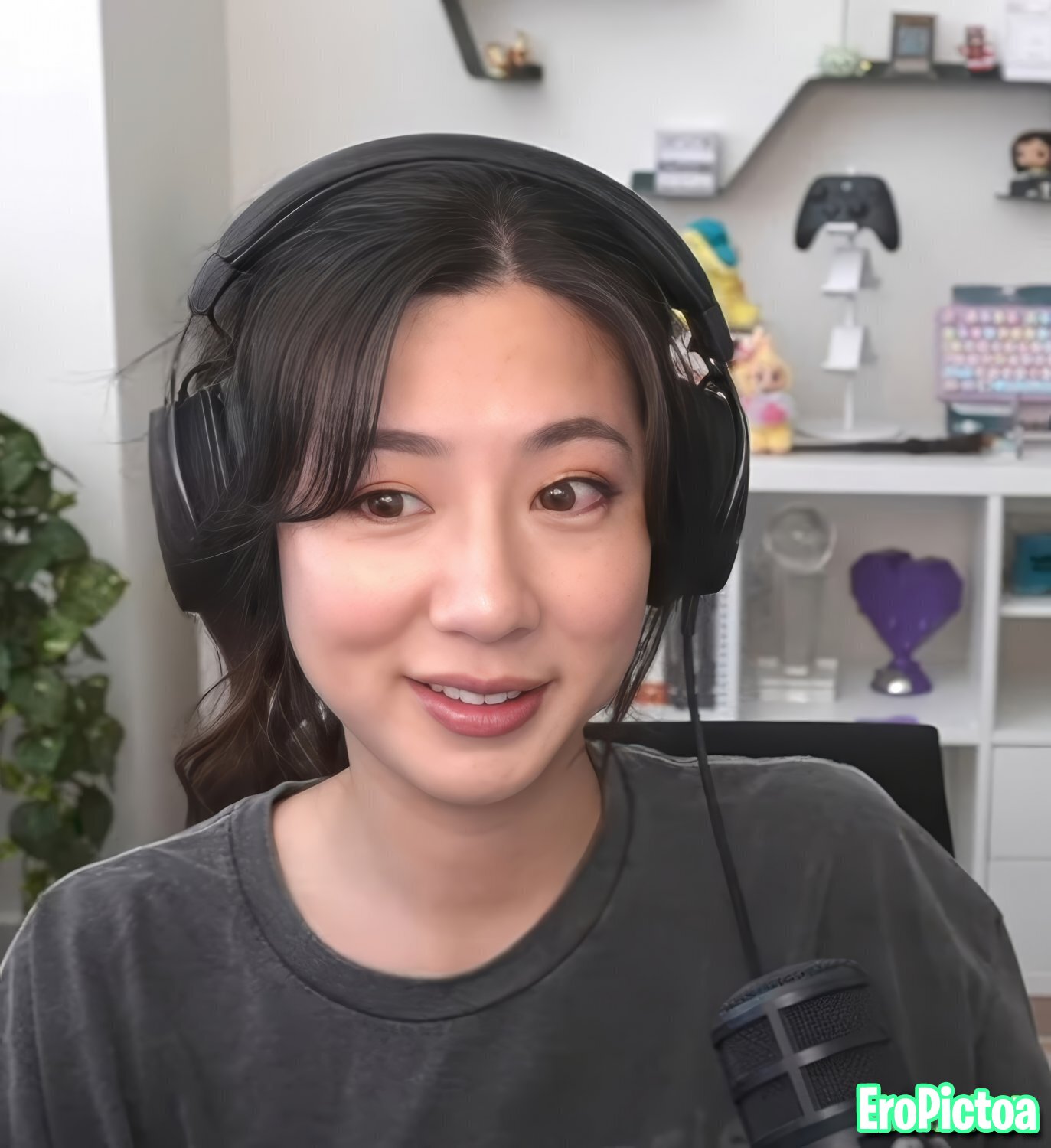 Fuslie [13] photo featuring youtuber