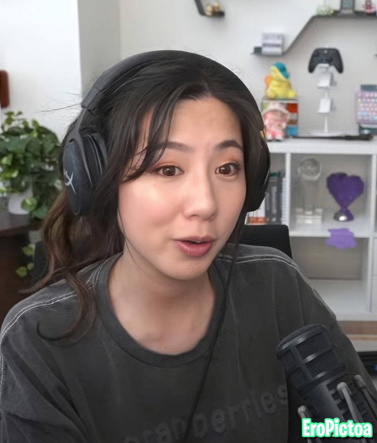Fuslie [13] photo featuring petite