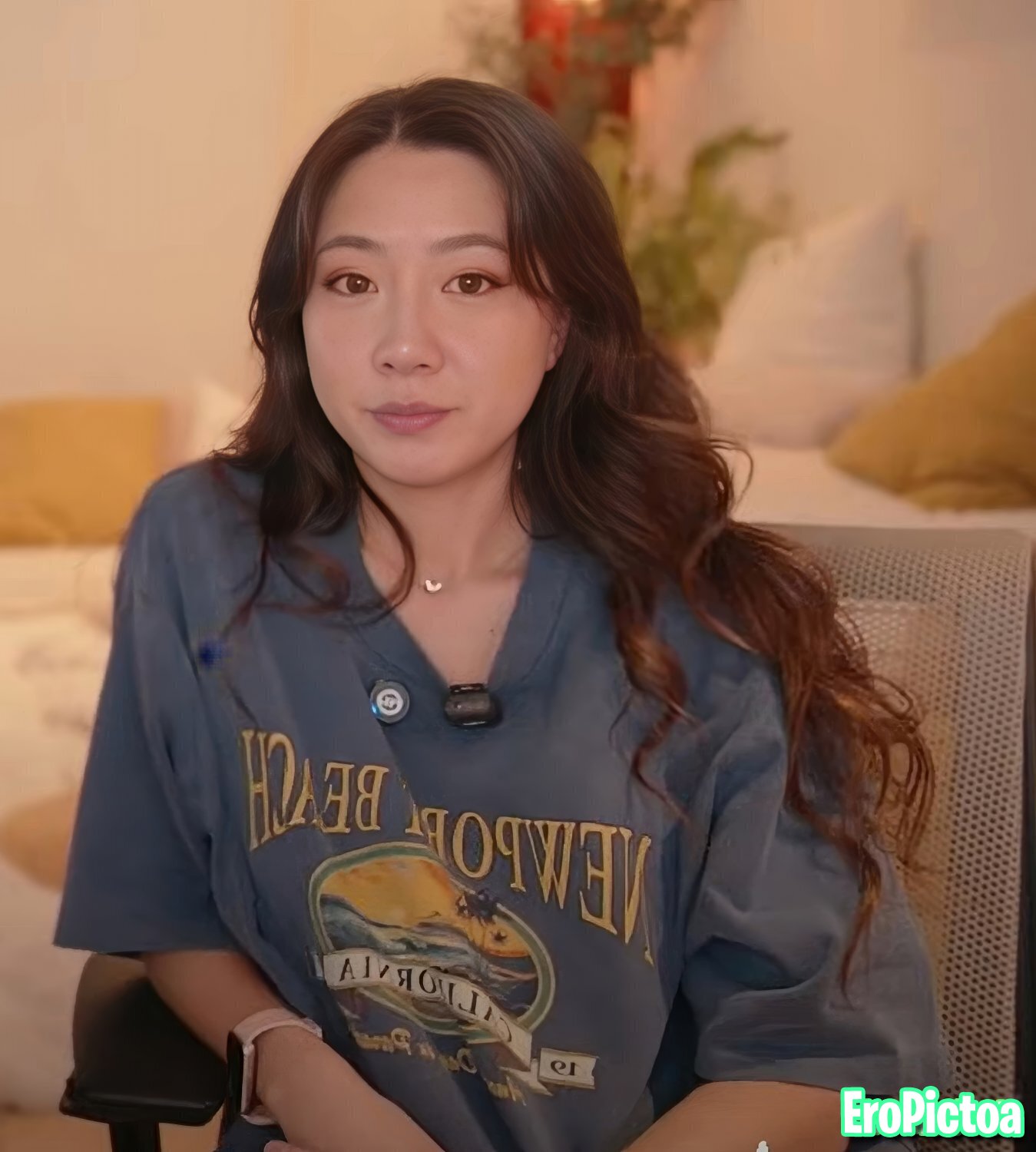 Fuslie [13] photo featuring petite