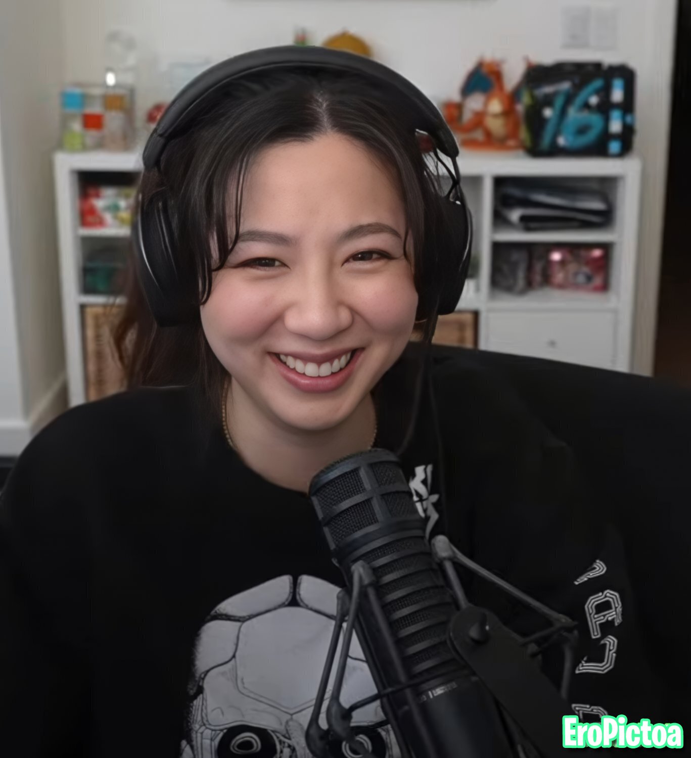 Fuslie [5] photo featuring twitch - Part 10