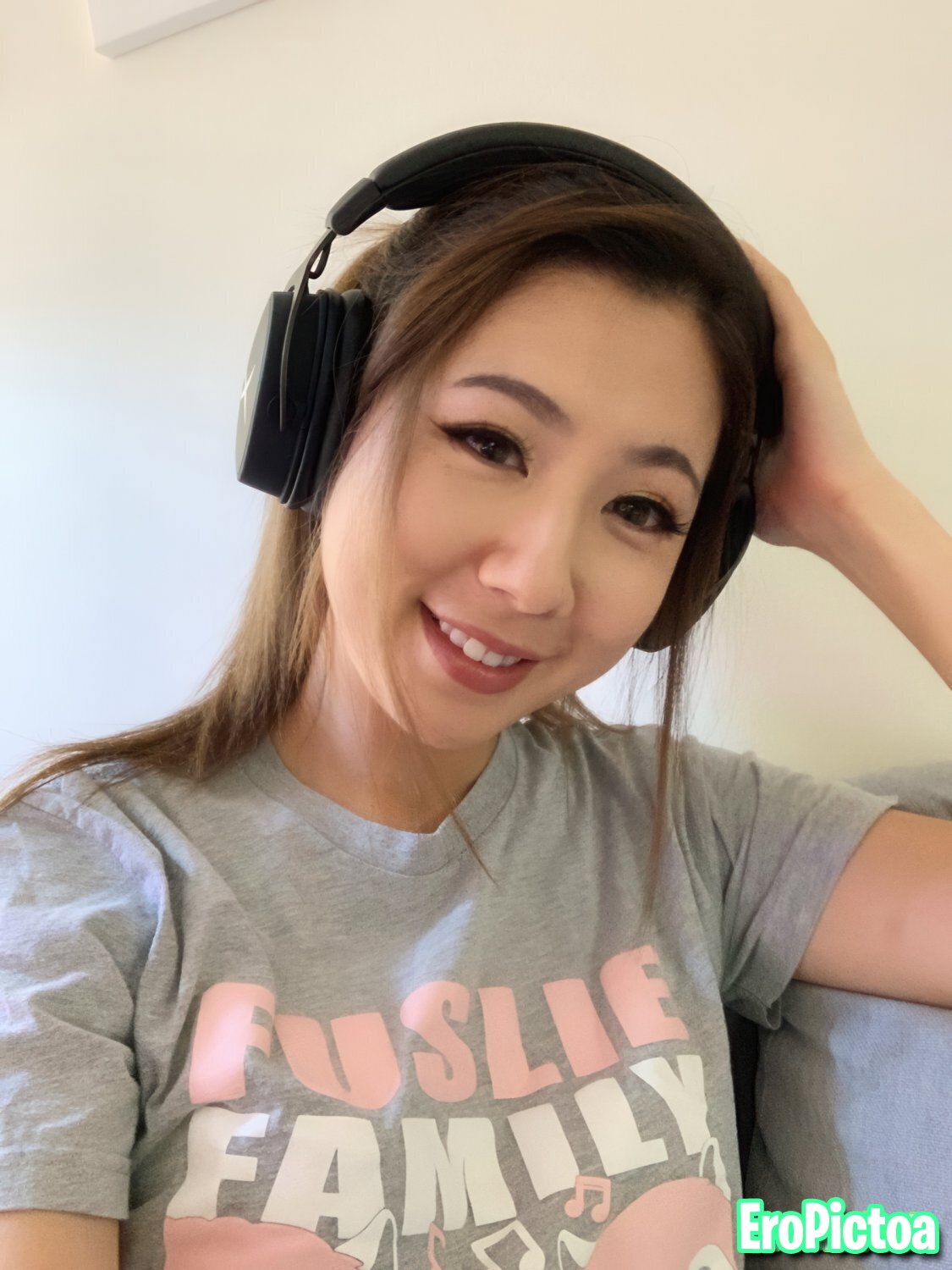 Fuslie [5] photo featuring brunette - Part 100