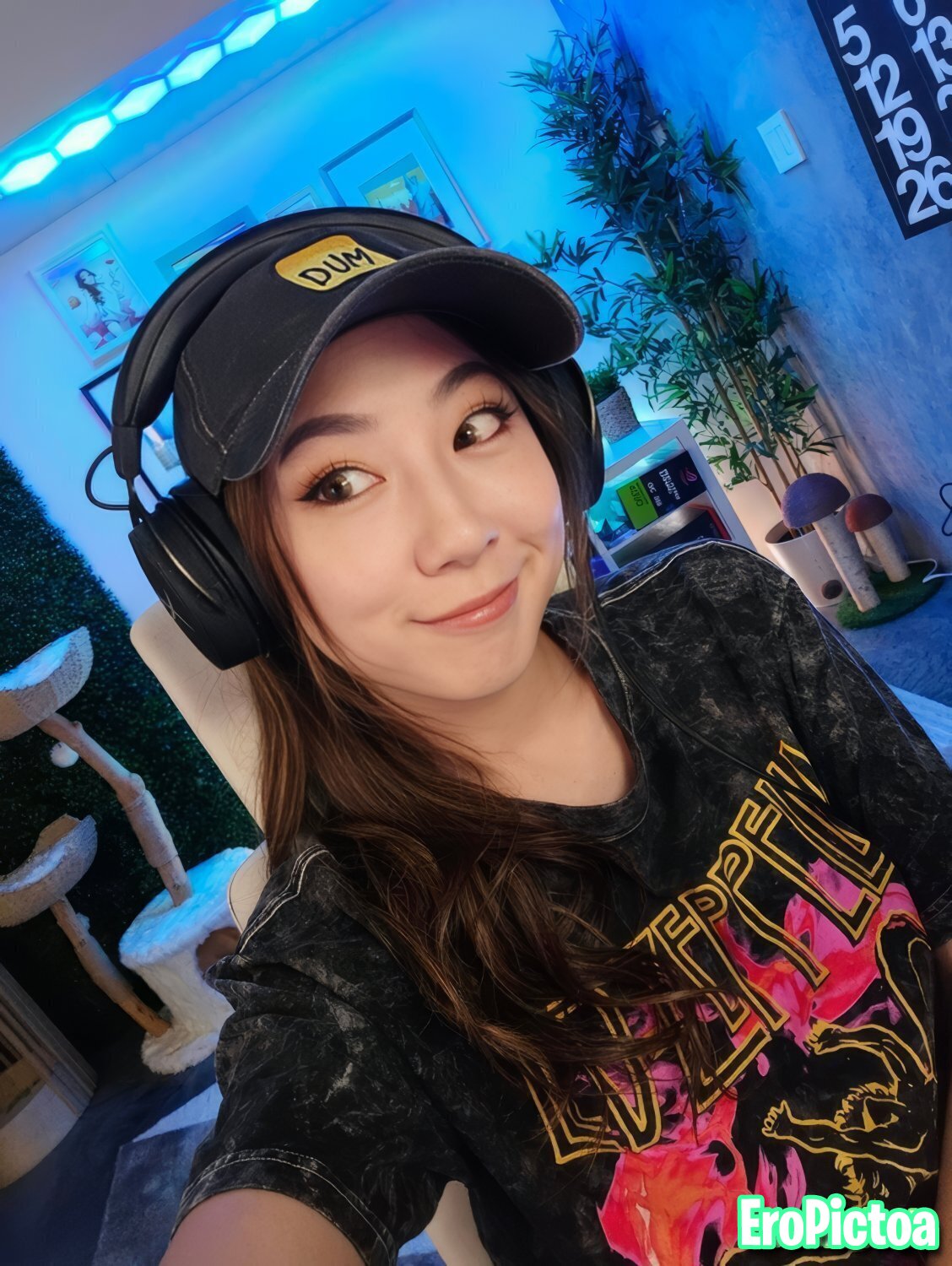 Fuslie [5] photo featuring influencer - Part 17