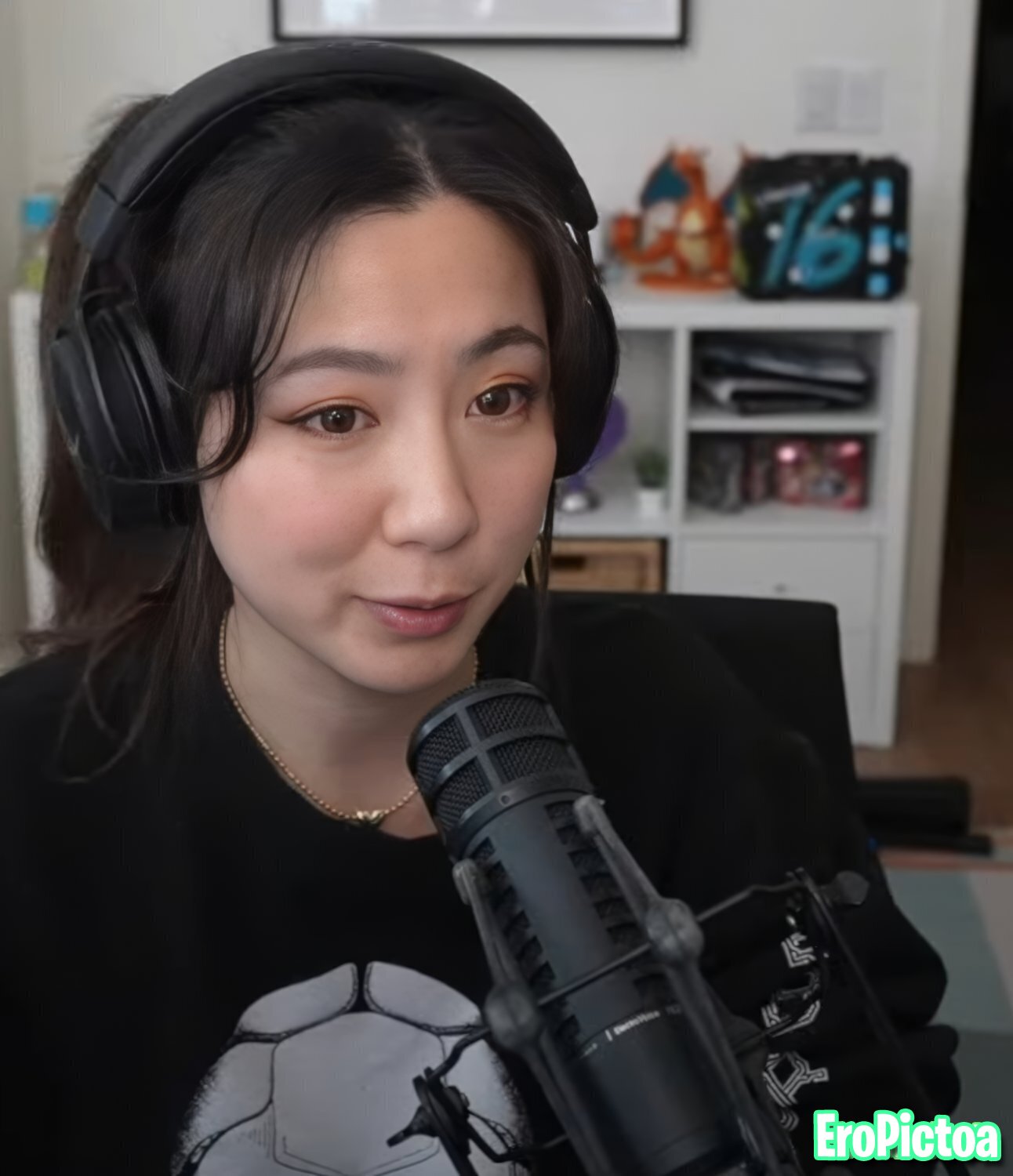 Fuslie [5] photo featuring brunette - Part 4