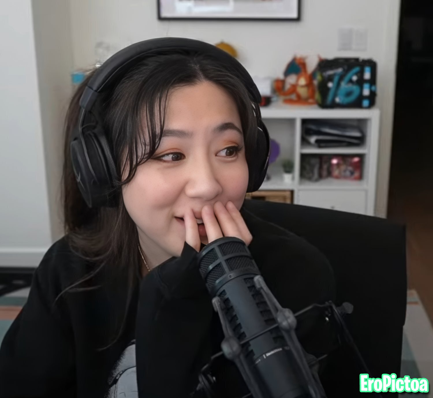 Fuslie [5] photo featuring petite - Part 71