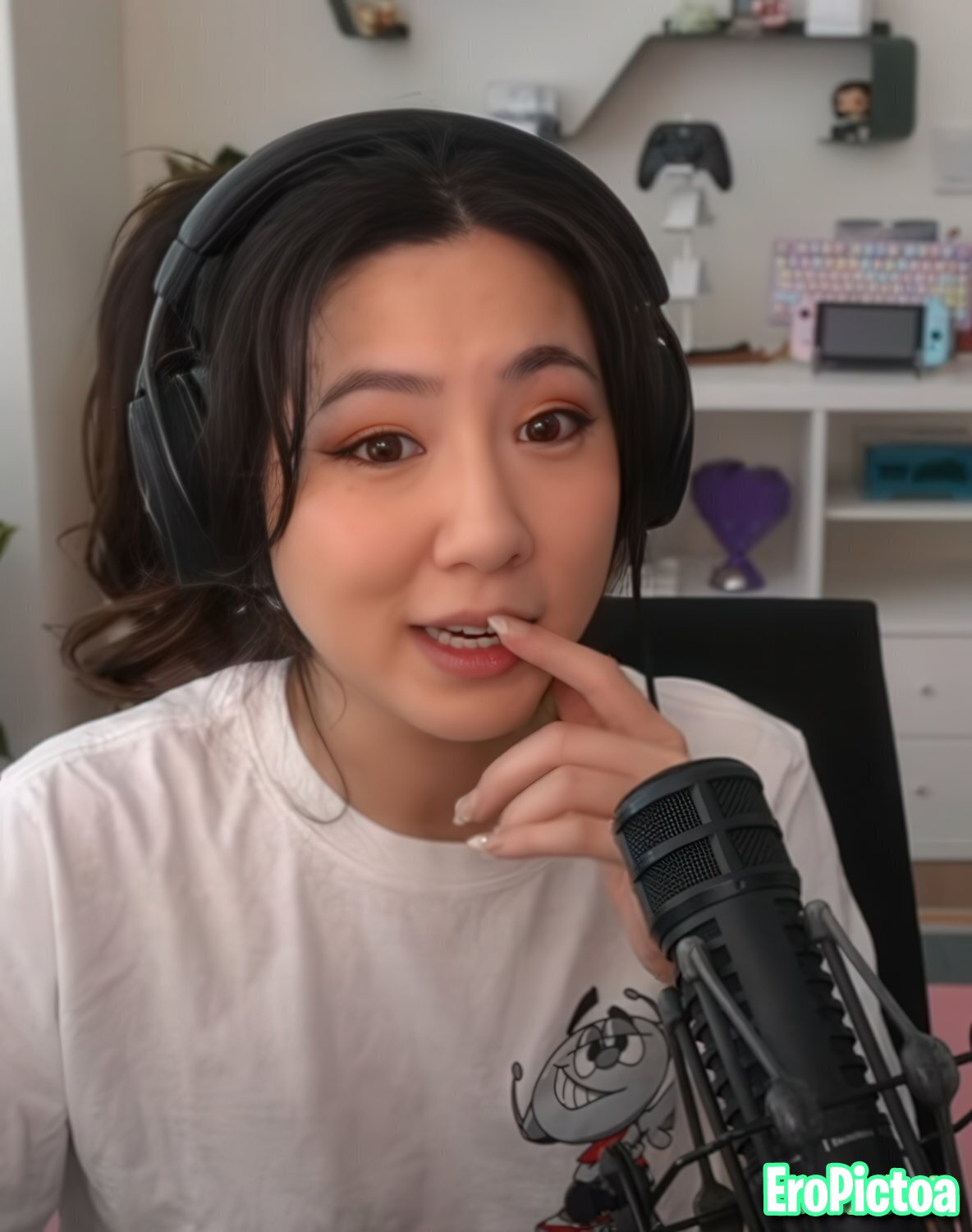 Fuslie [11] photo featuring long hair - Part 40