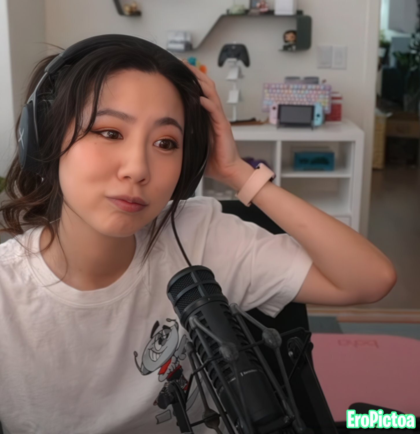 Fuslie [11] photo featuring influencer - Part 44